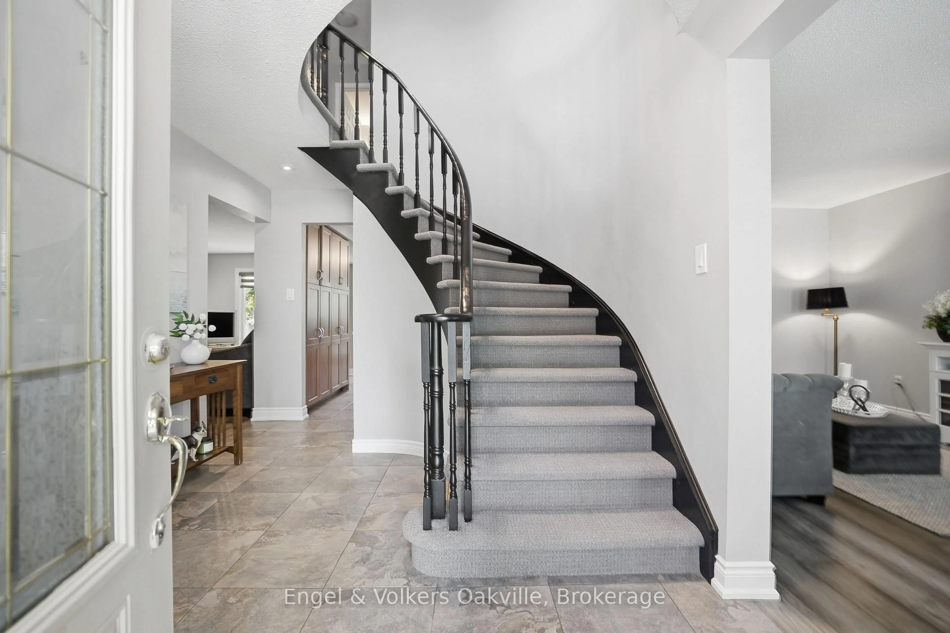 Stairs for 1245 Creekside Dr, Oakville Ontario L6H 4Y8