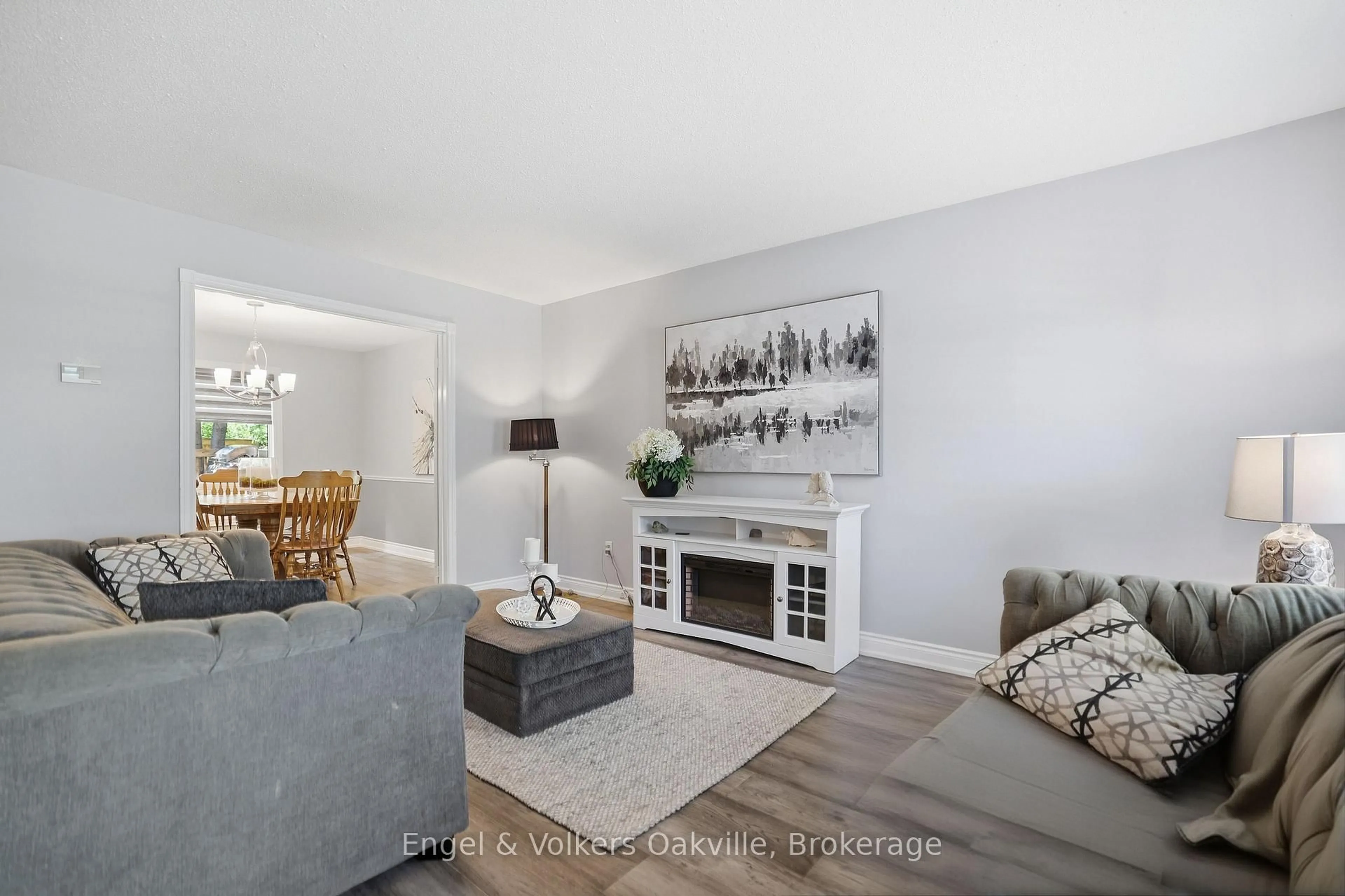 Living room with furniture, unknown for 1245 Creekside Dr, Oakville Ontario L6H 4Y8