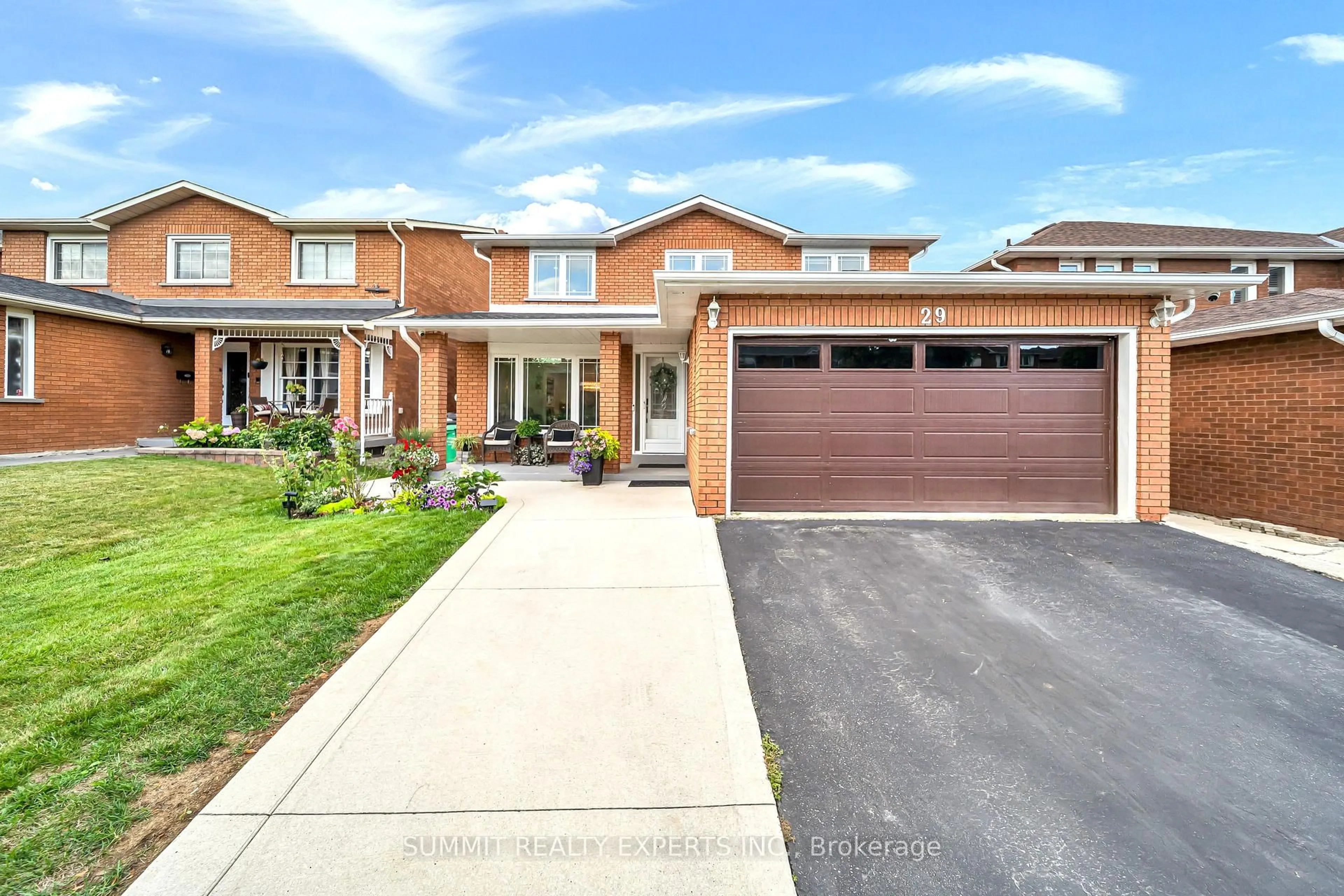 Home with brick exterior material, street for 29 Coronation Circ, Brampton Ontario L6Z 4A9