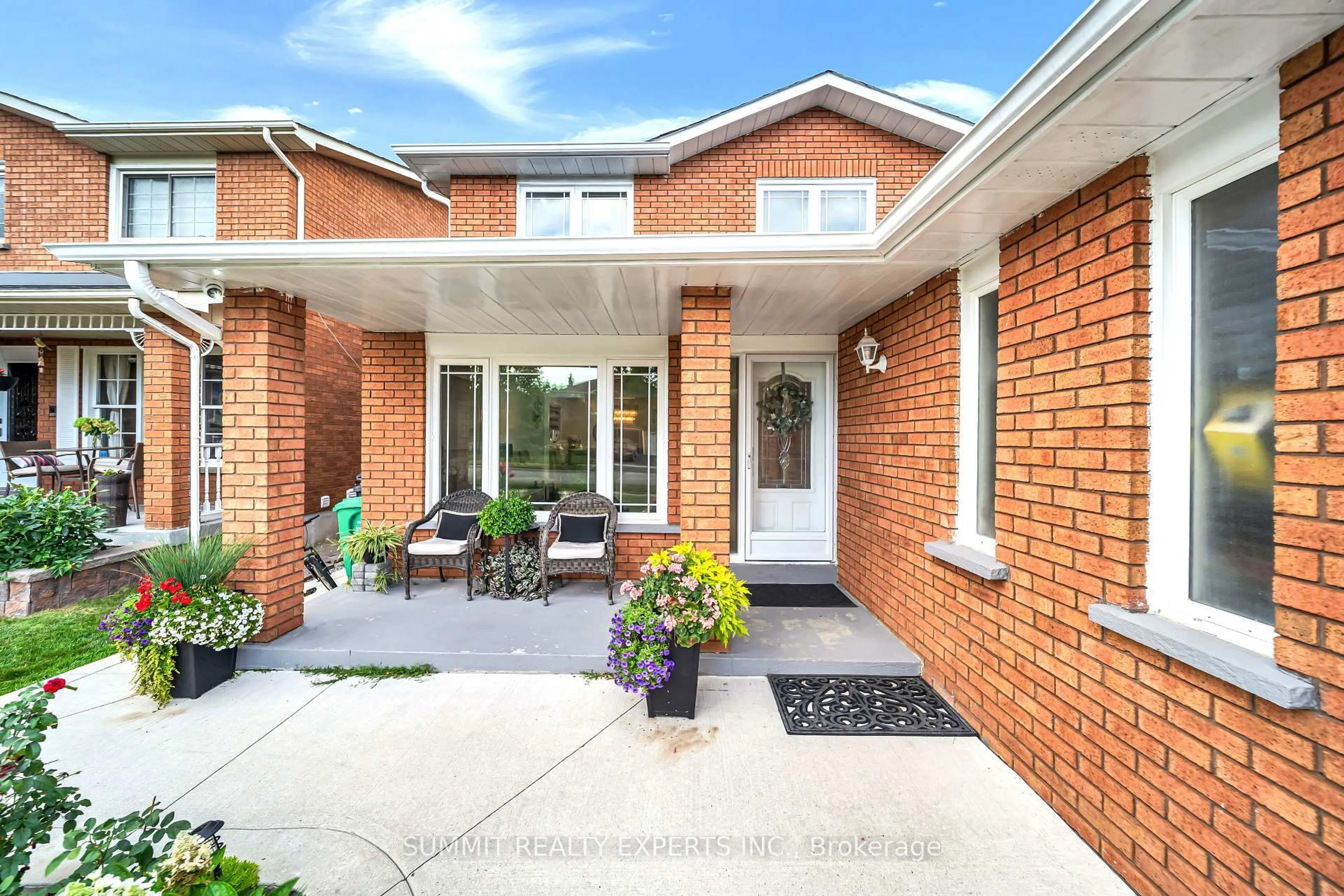 Home with brick exterior material, street for 29 Coronation Circ, Brampton Ontario L6Z 4A9