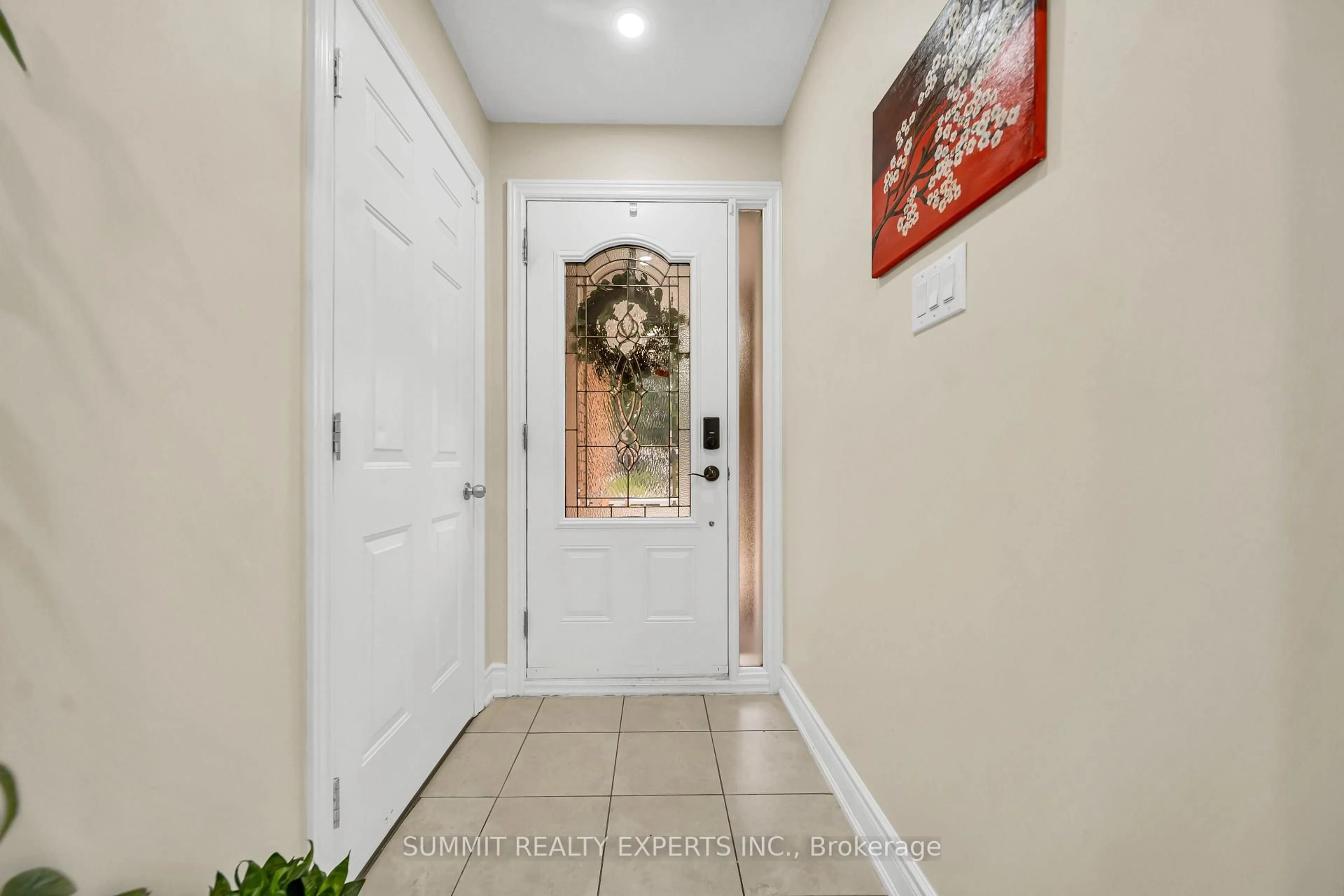 Indoor entryway for 29 Coronation Circ, Brampton Ontario L6Z 4A9