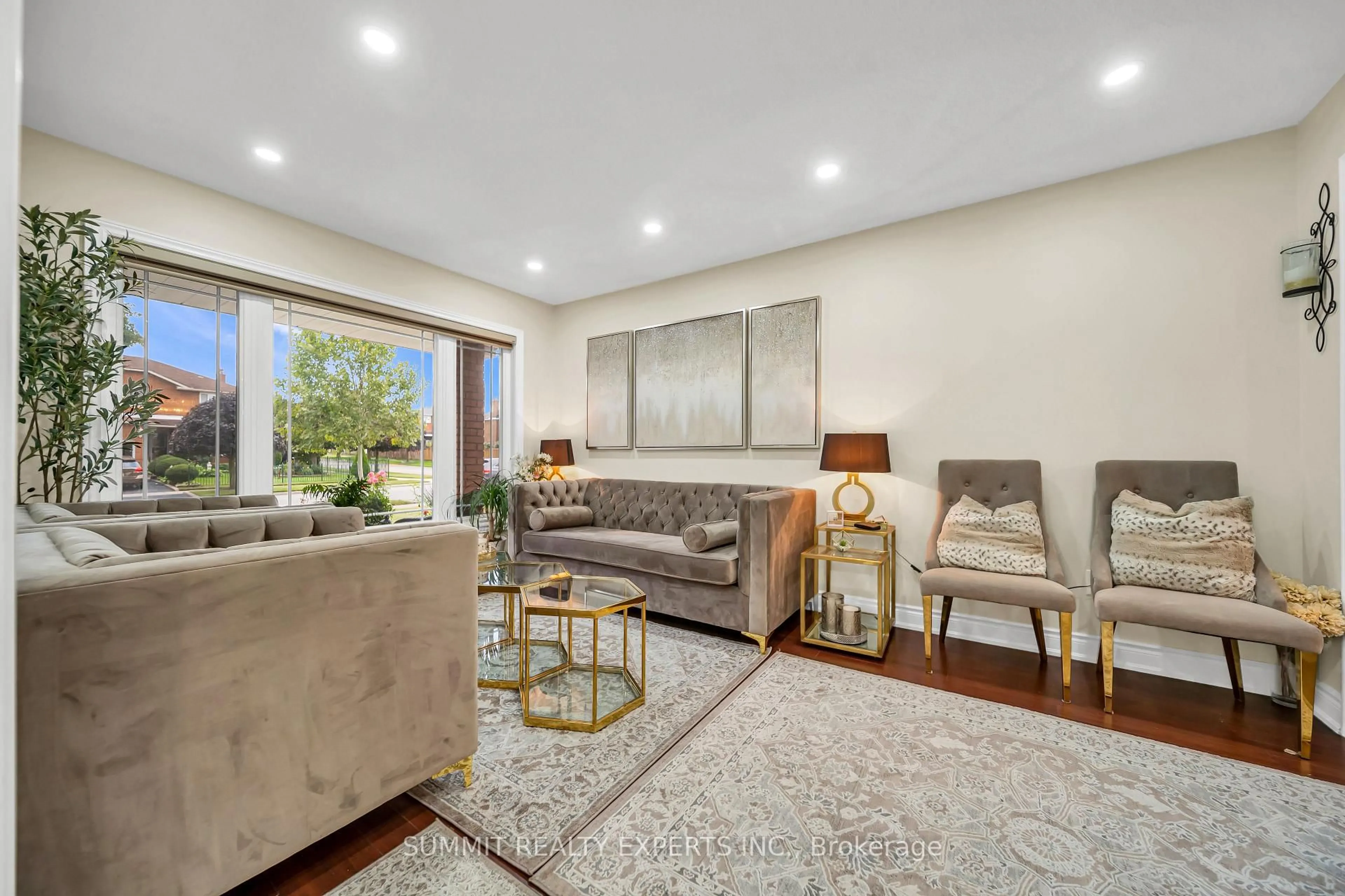 Living room with furniture, unknown for 29 Coronation Circ, Brampton Ontario L6Z 4A9