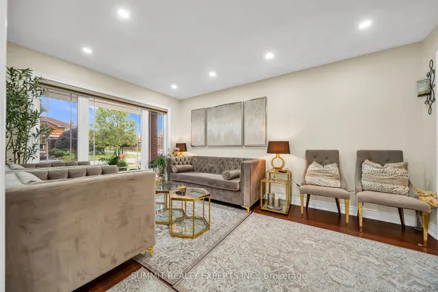 29 Coronation Circ, Brampton 5