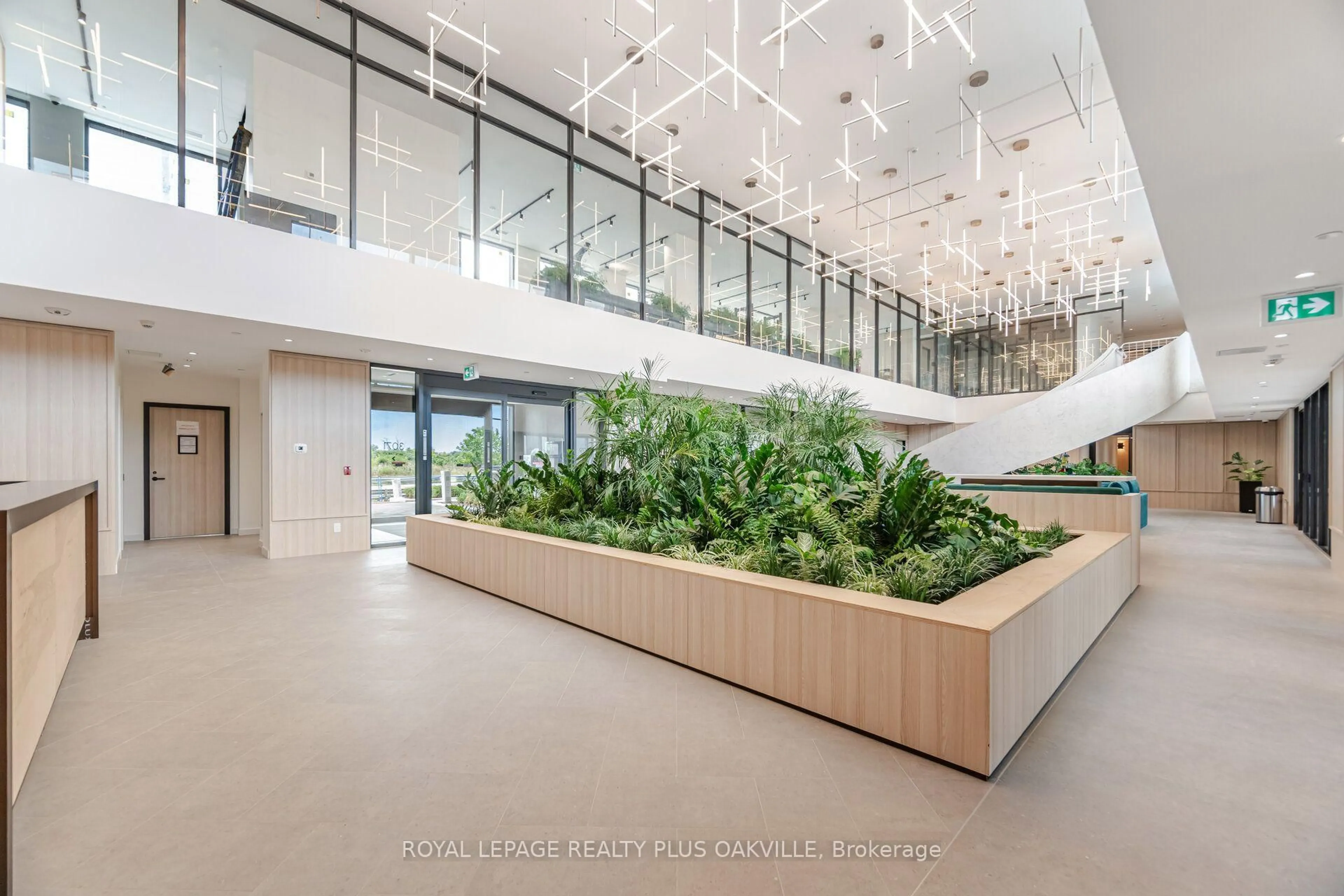 Indoor foyer for 3079 Trafalgar Rd #1509, Oakville Ontario L6H 8C5