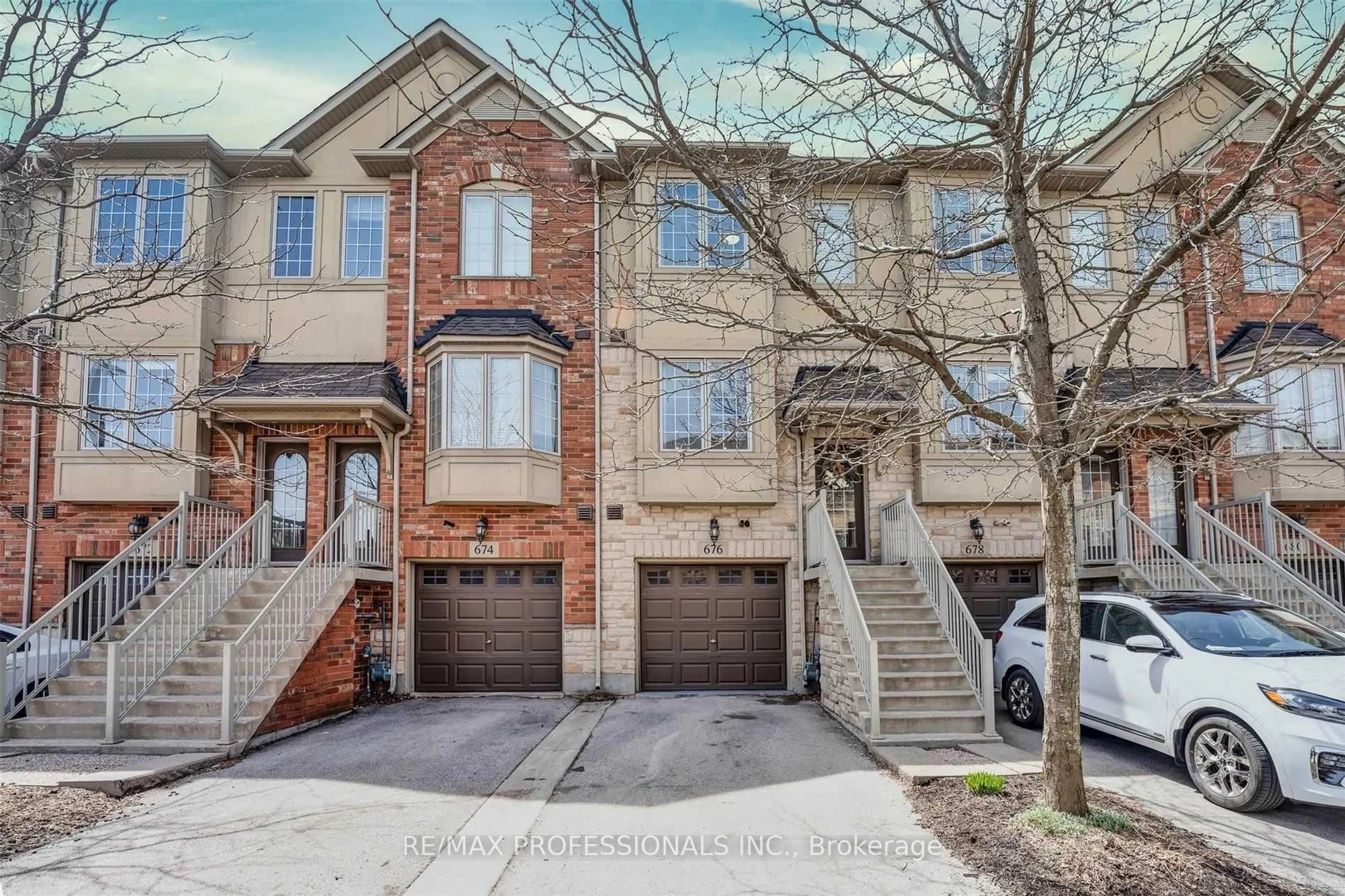 Home with brick exterior material, street for 676 Rowley Common, Burlington Ontario L7L 0A5