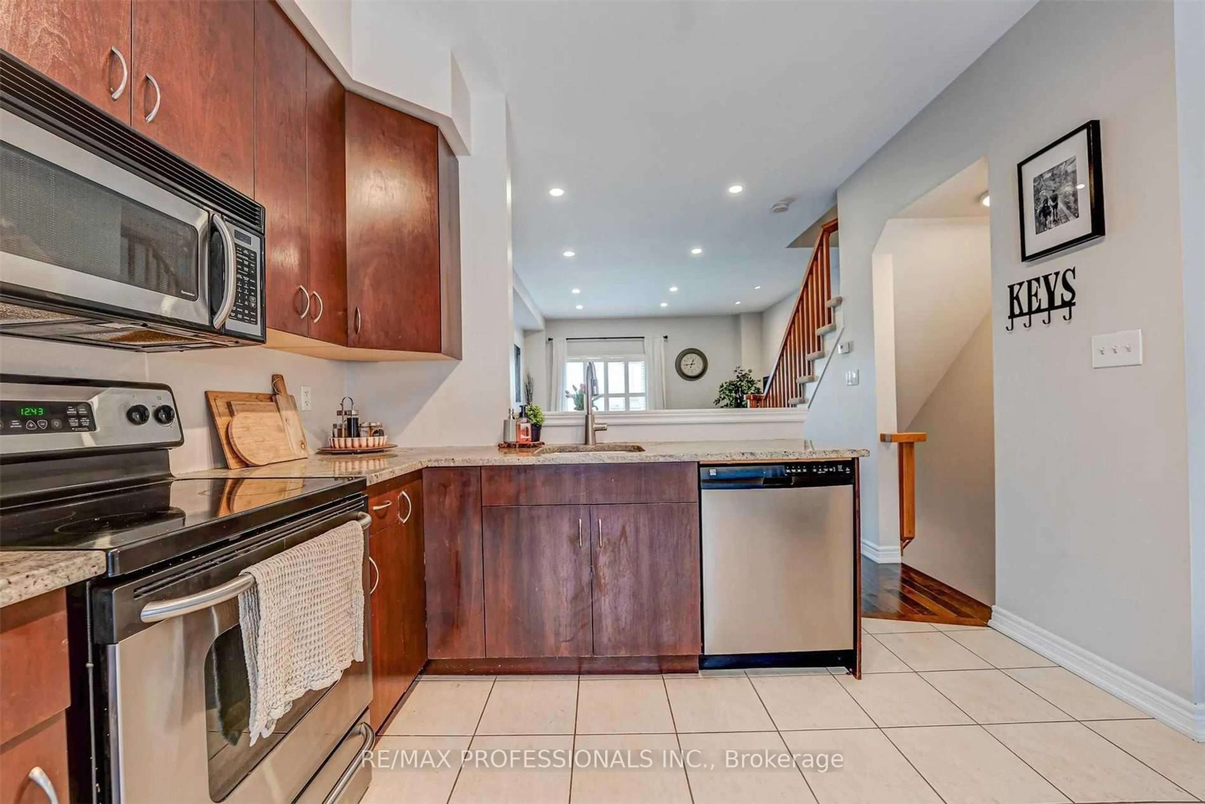 Open concept kitchen, ceramic/tile floor for 676 Rowley Common, Burlington Ontario L7L 0A5