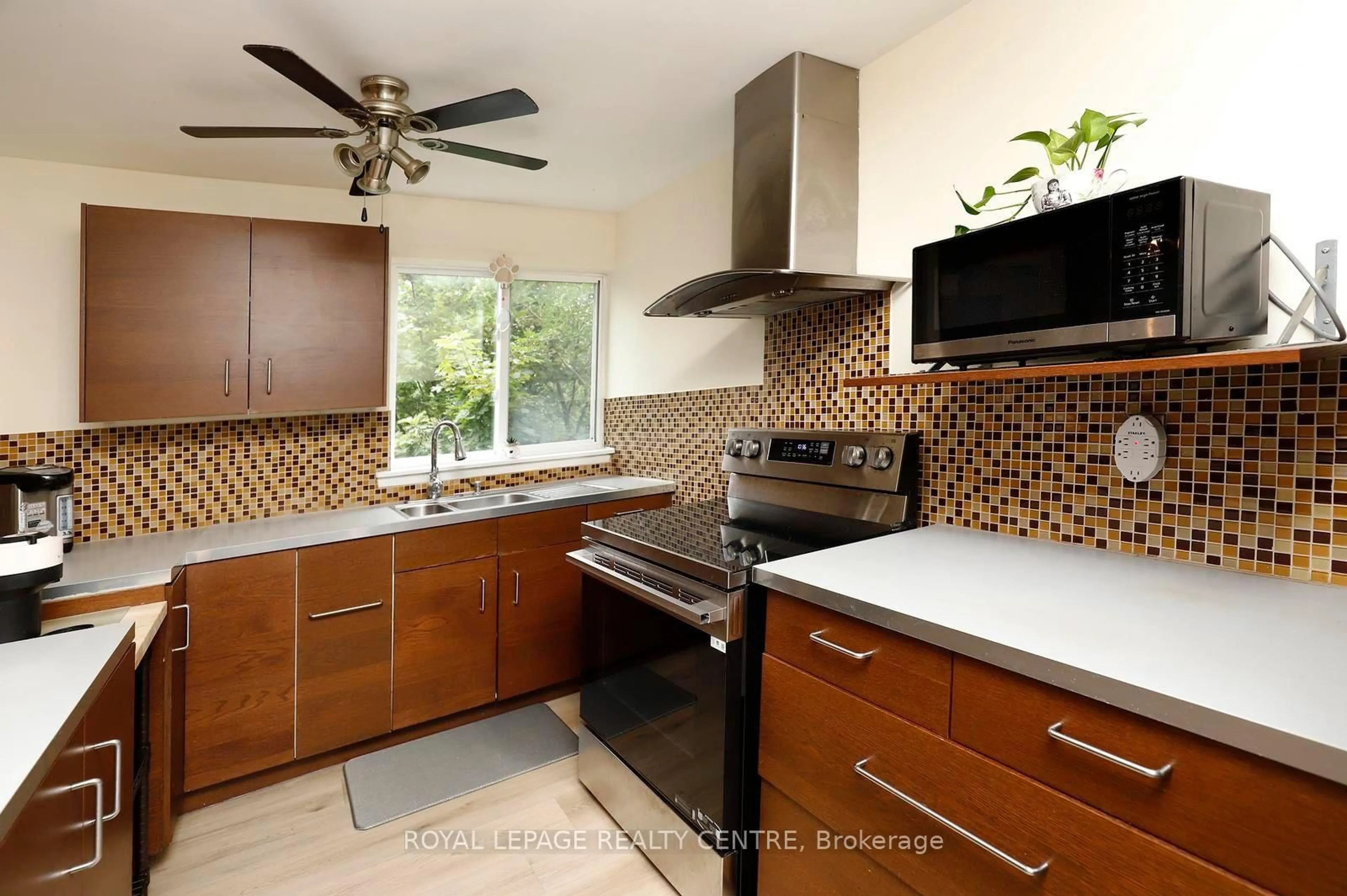 Contemporary kitchen, ceramic/tile floor for 3060 Constitution Blvd #269, Mississauga Ontario L4Y 3X8