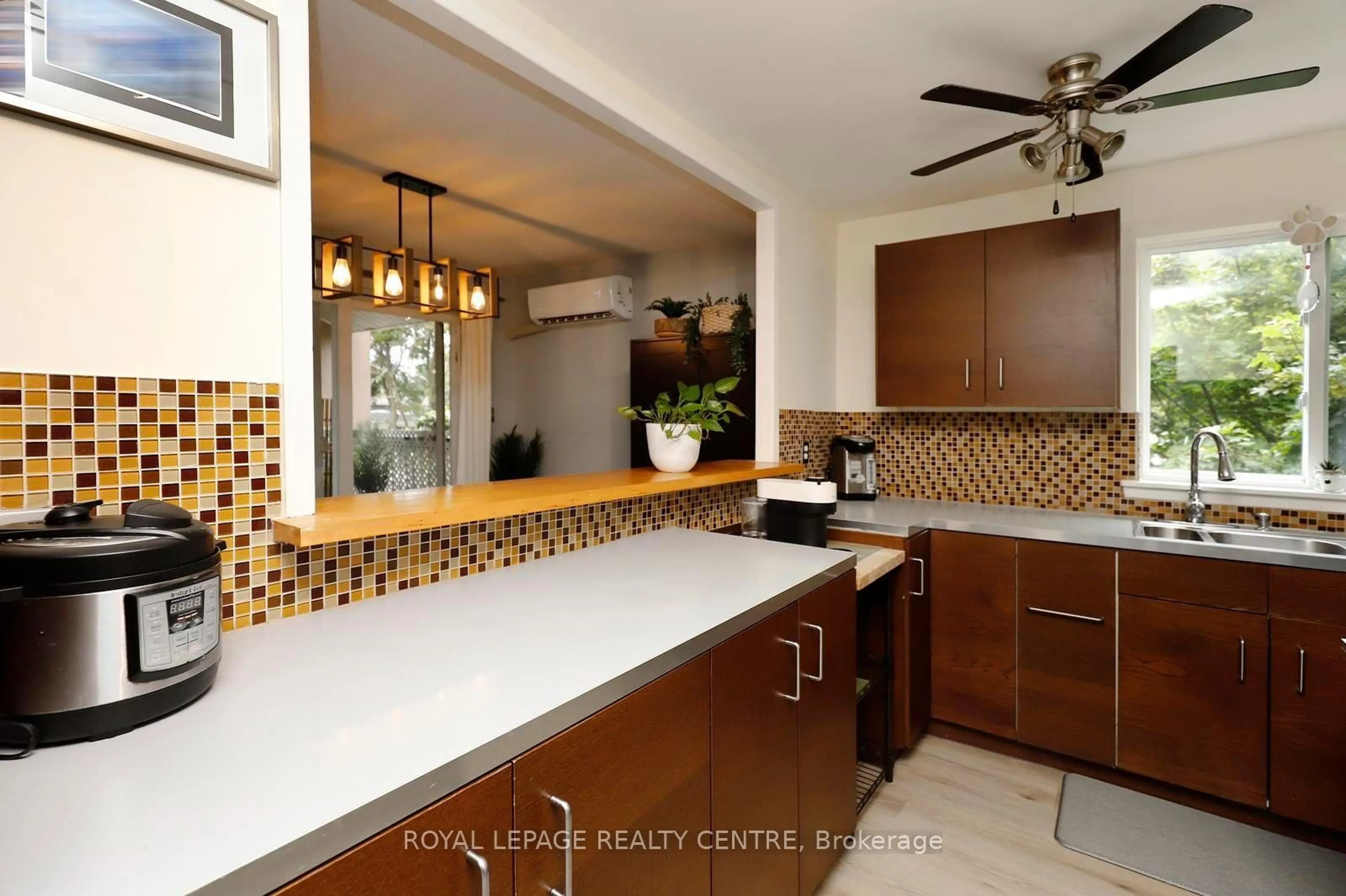 Open concept kitchen, ceramic/tile floor for 3060 Constitution Blvd #269, Mississauga Ontario L4Y 3X8