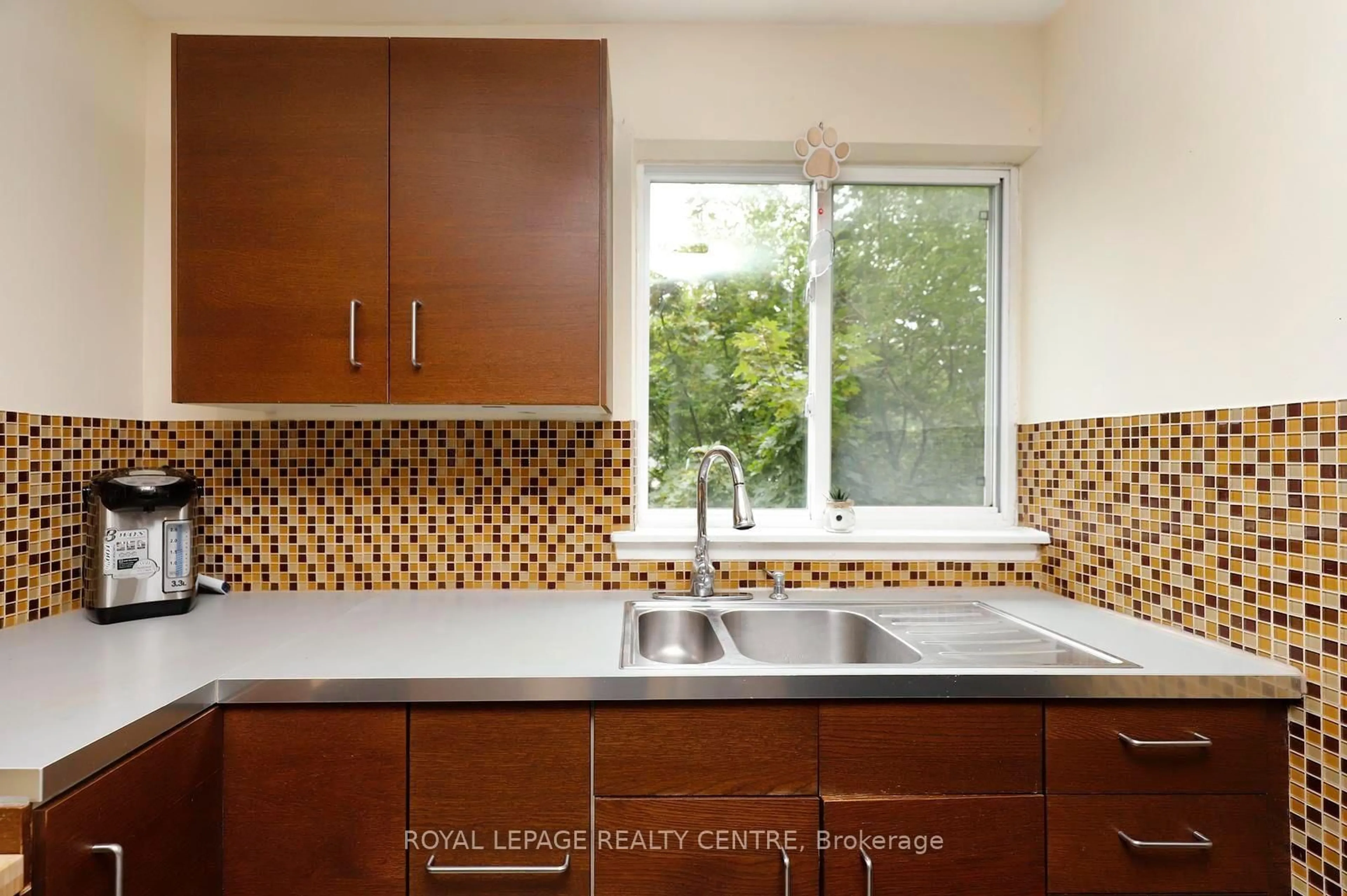 Standard kitchen, ceramic/tile floor for 3060 Constitution Blvd #269, Mississauga Ontario L4Y 3X8