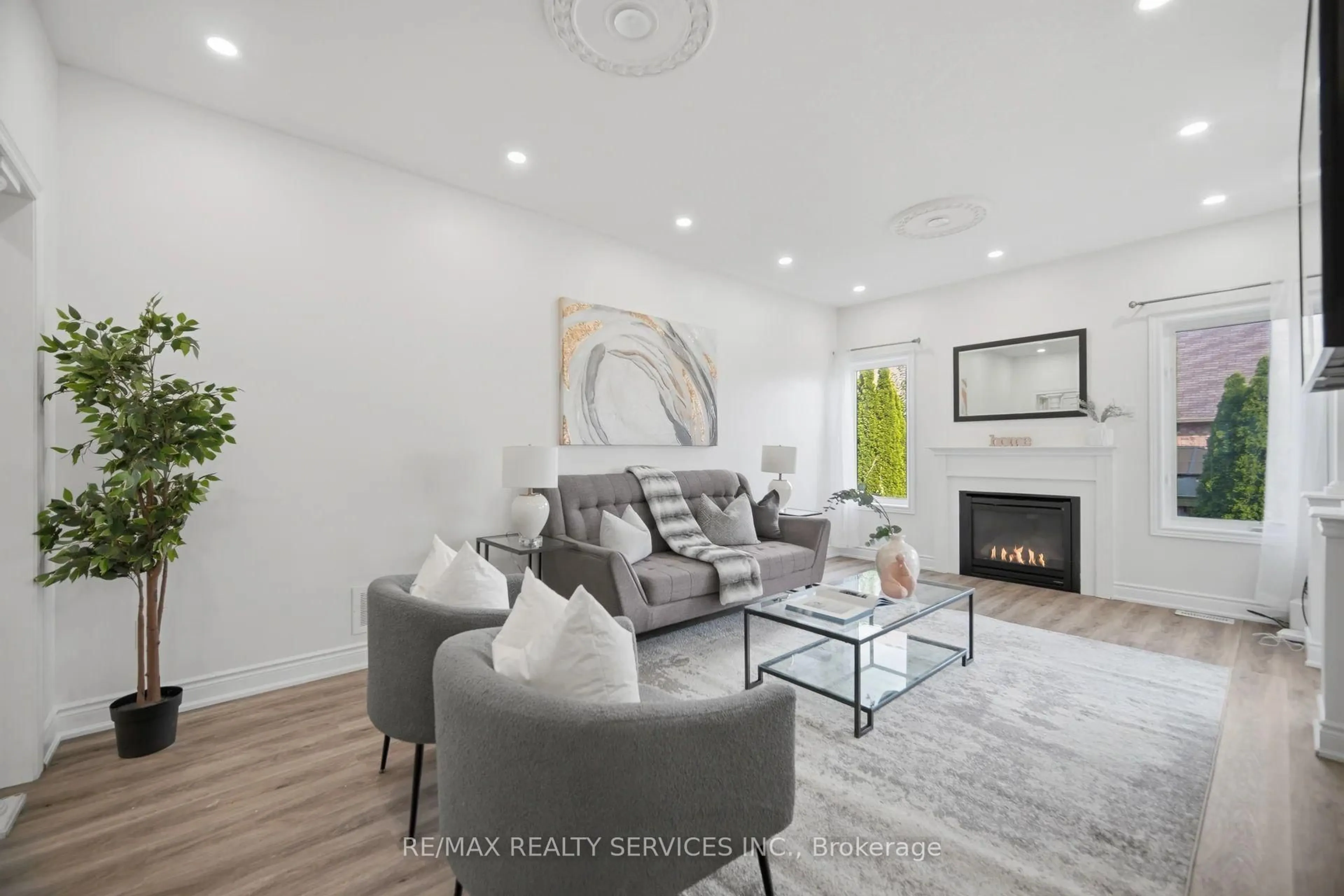 Living room with furniture, unknown for 40 Balin Cres, Brampton Ontario L6X 0V5