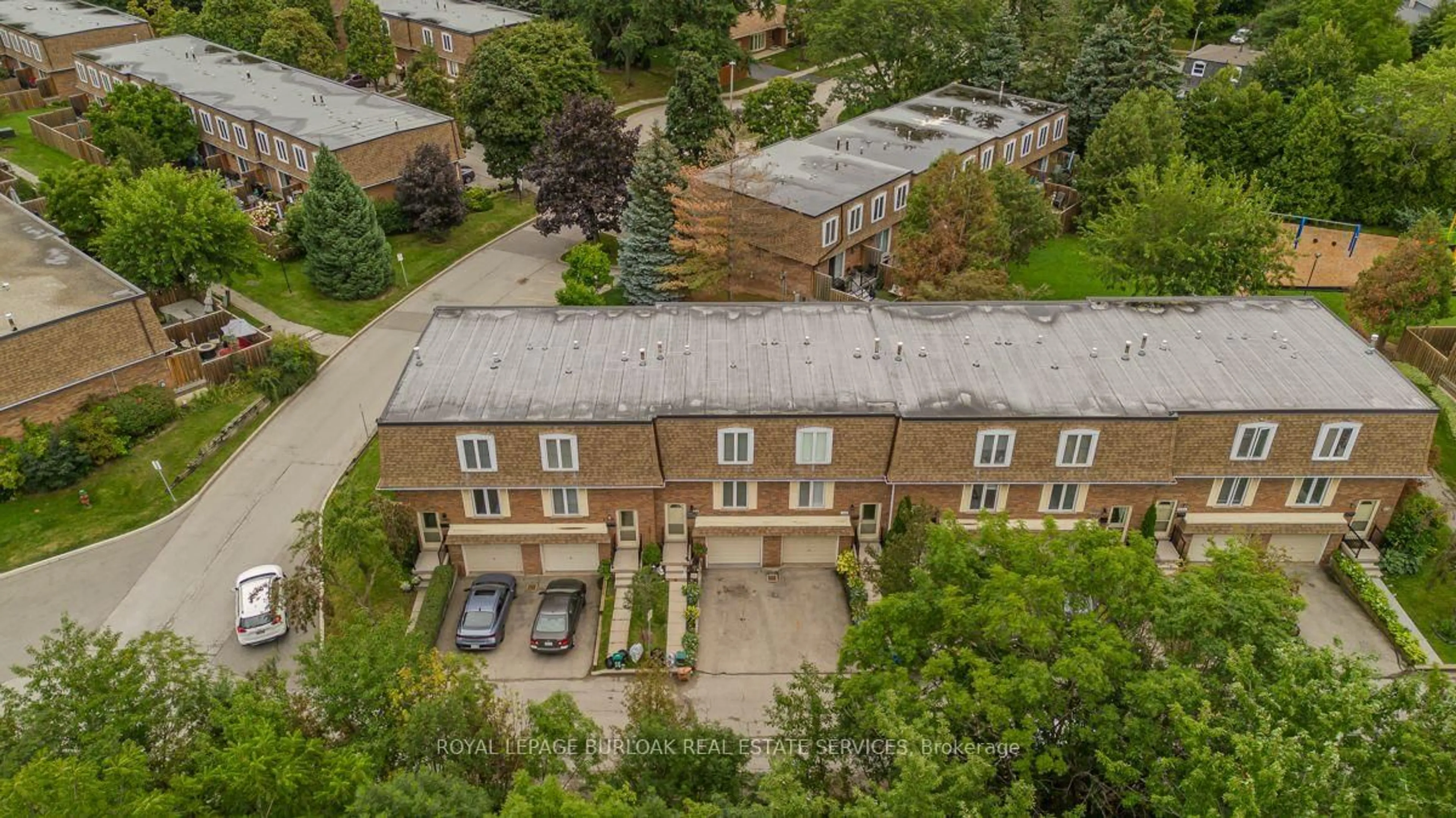 A pic from outside/outdoor area/front of a property/back of a property/a pic from drone, city buildings view from balcony for 1526 Westminster Pl, Burlington Ontario L7P 2B5