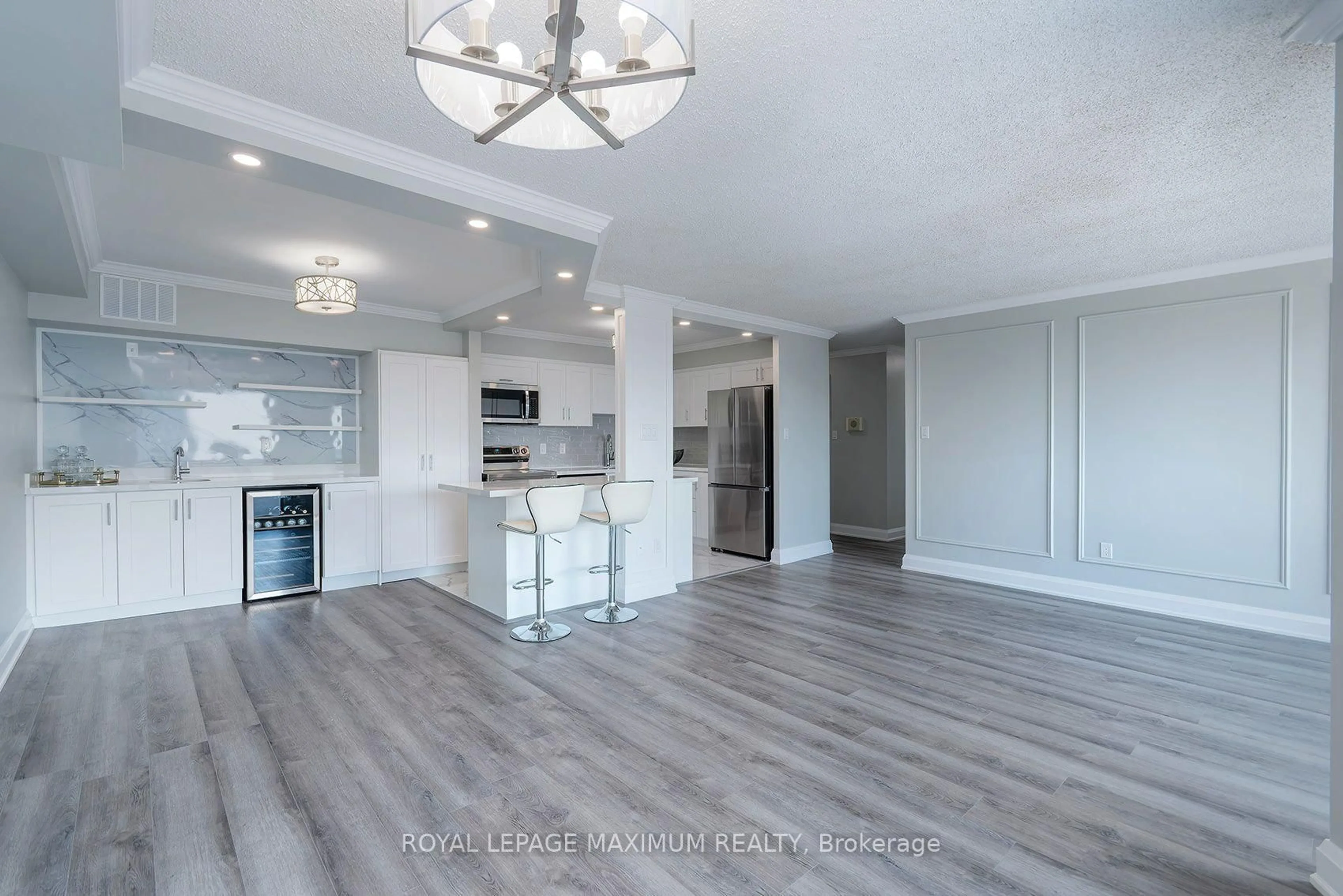 Open concept kitchen, unknown for 50 Elm Dr #1205, Mississauga Ontario L5A 3X2