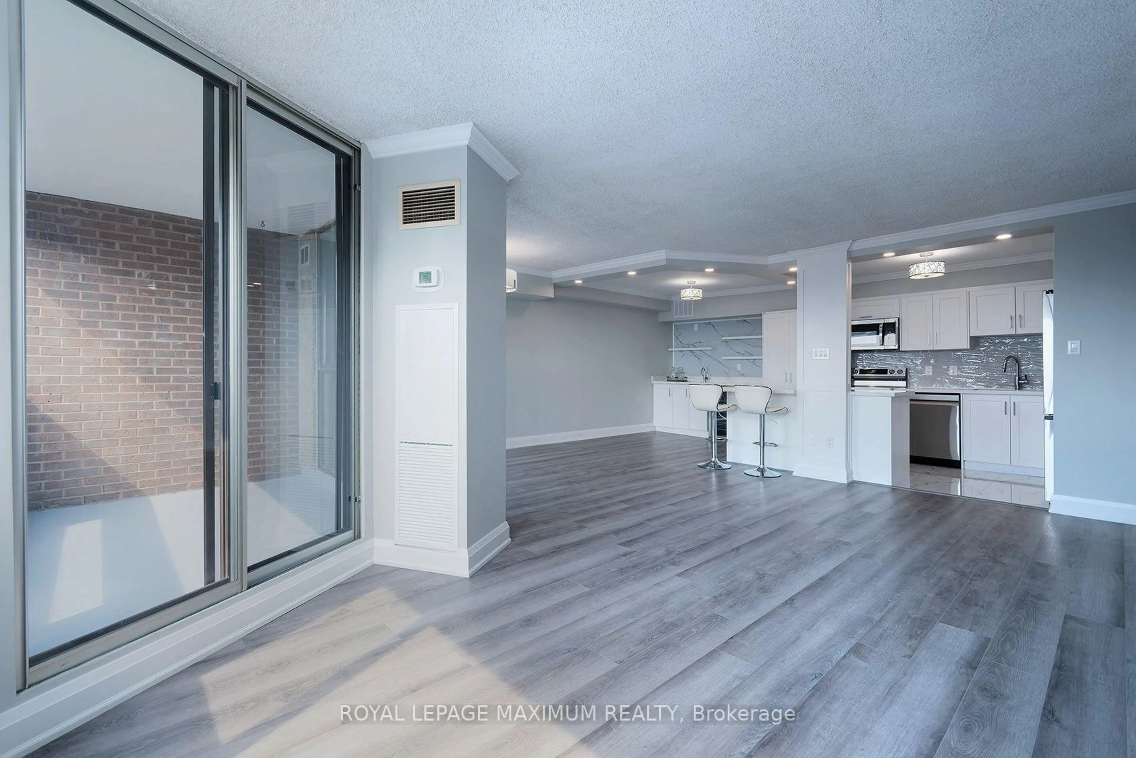 A pic of a room for 50 Elm Dr #1205, Mississauga Ontario L5A 3X2