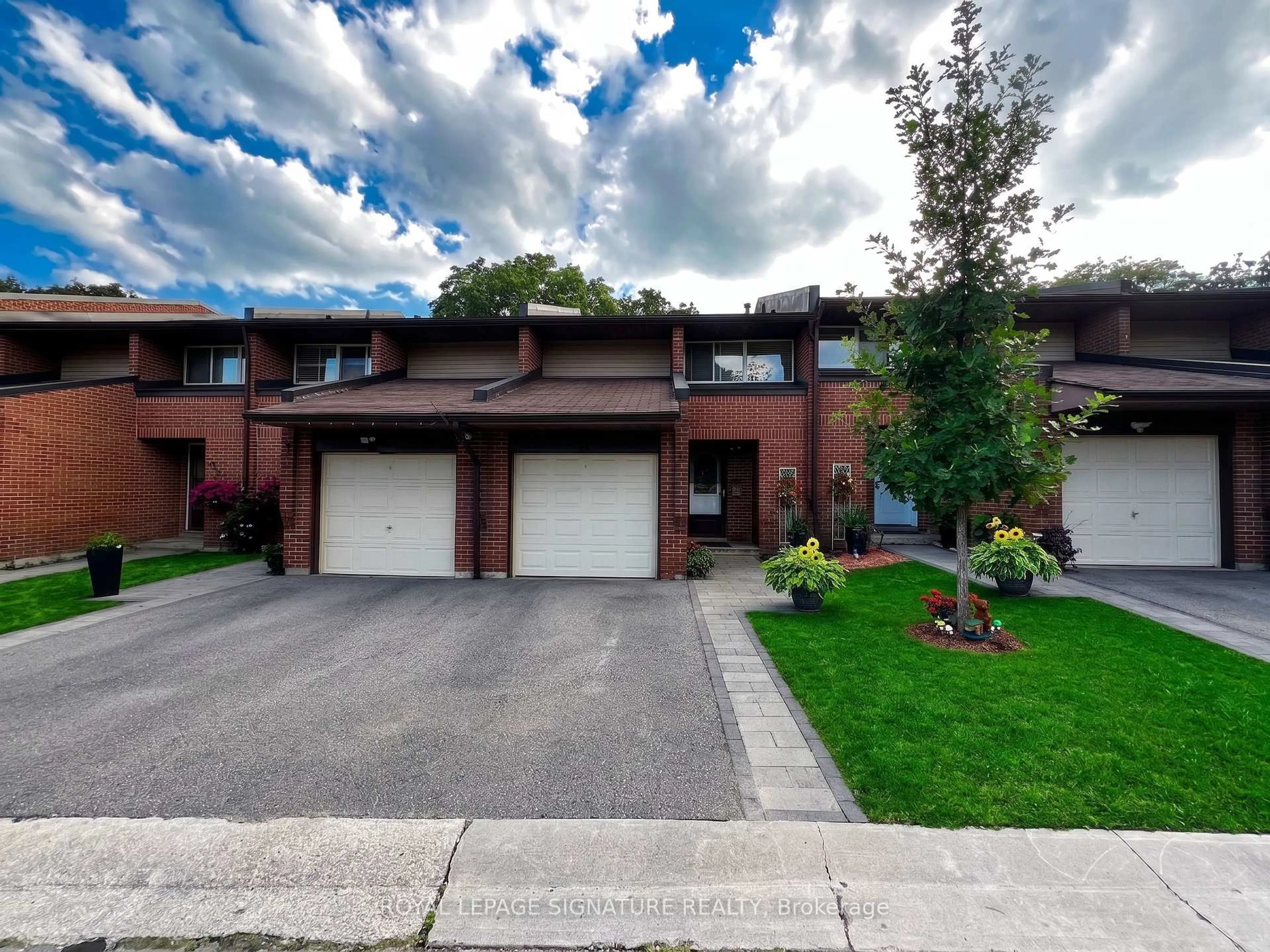 Unknown for 2301 Derry Rd #33, Mississauga Ontario L5N 2R4