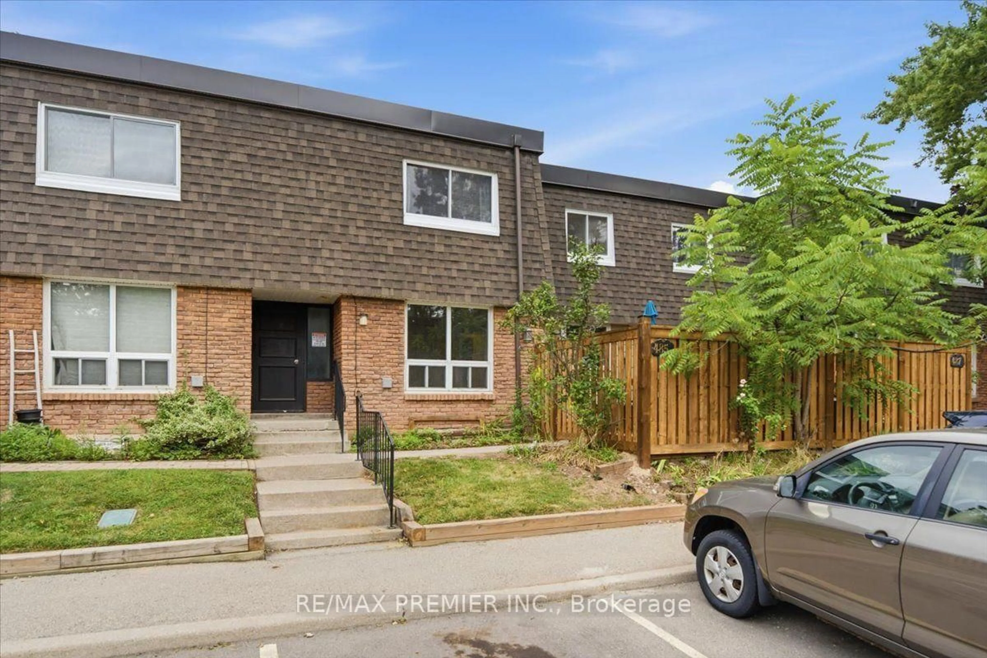 Home with brick exterior material, street for 485 Timber Lane, Burlington Ontario L7L 4B1