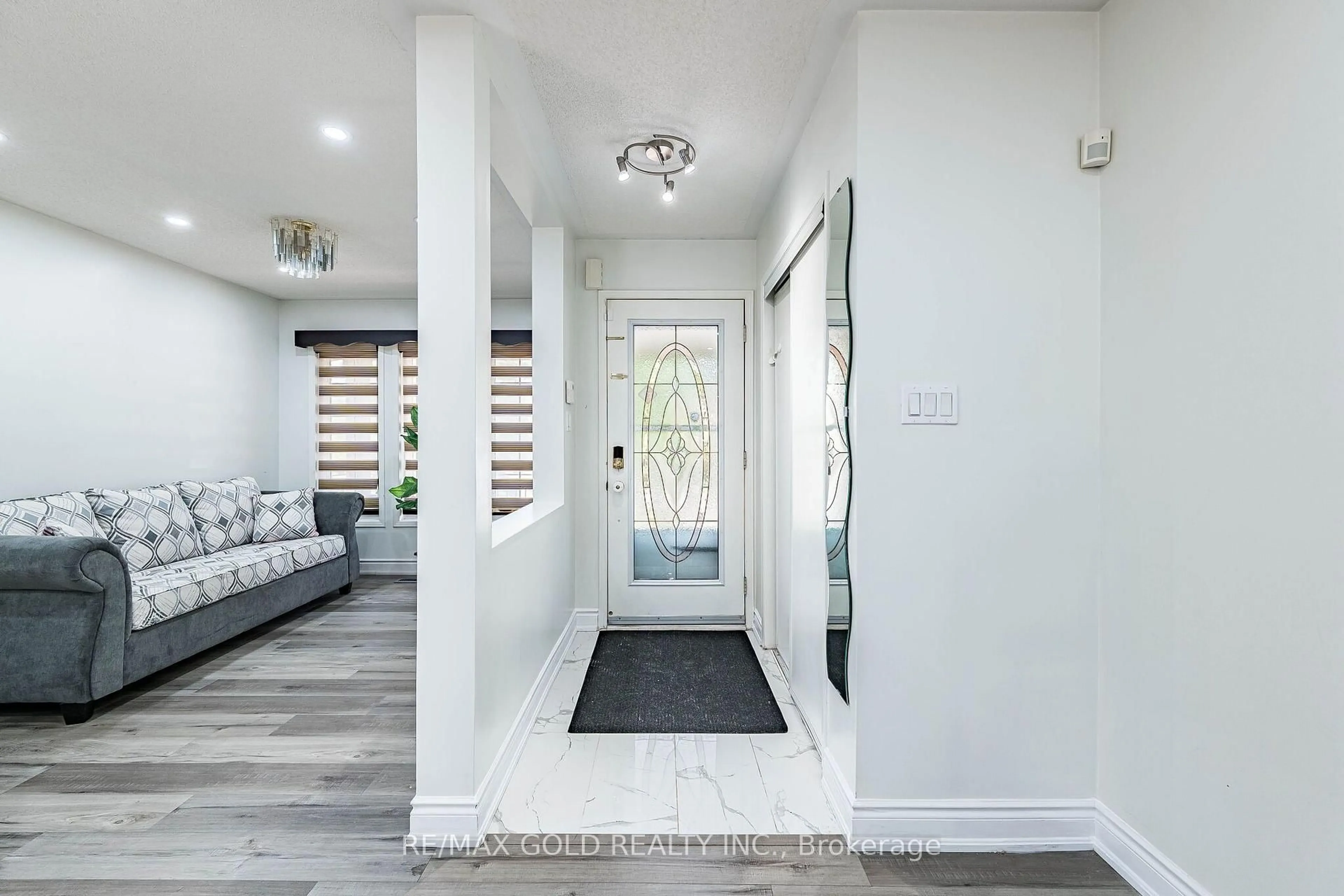 Indoor entryway for 60 Four Seasons Circ, Brampton Ontario L7A 2A7