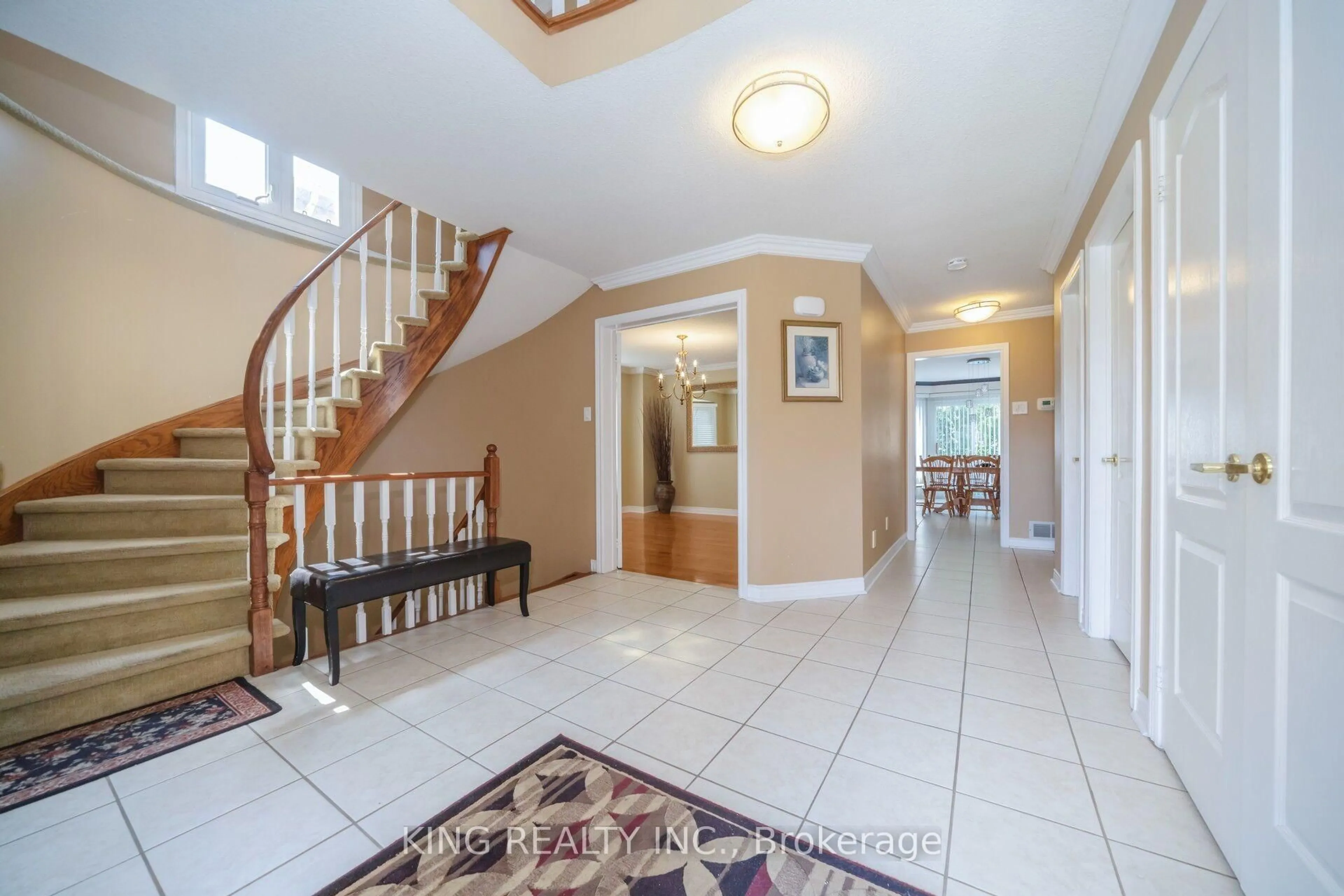 Indoor foyer for 52 Leeward Dr, Brampton Ontario L6S 5V8