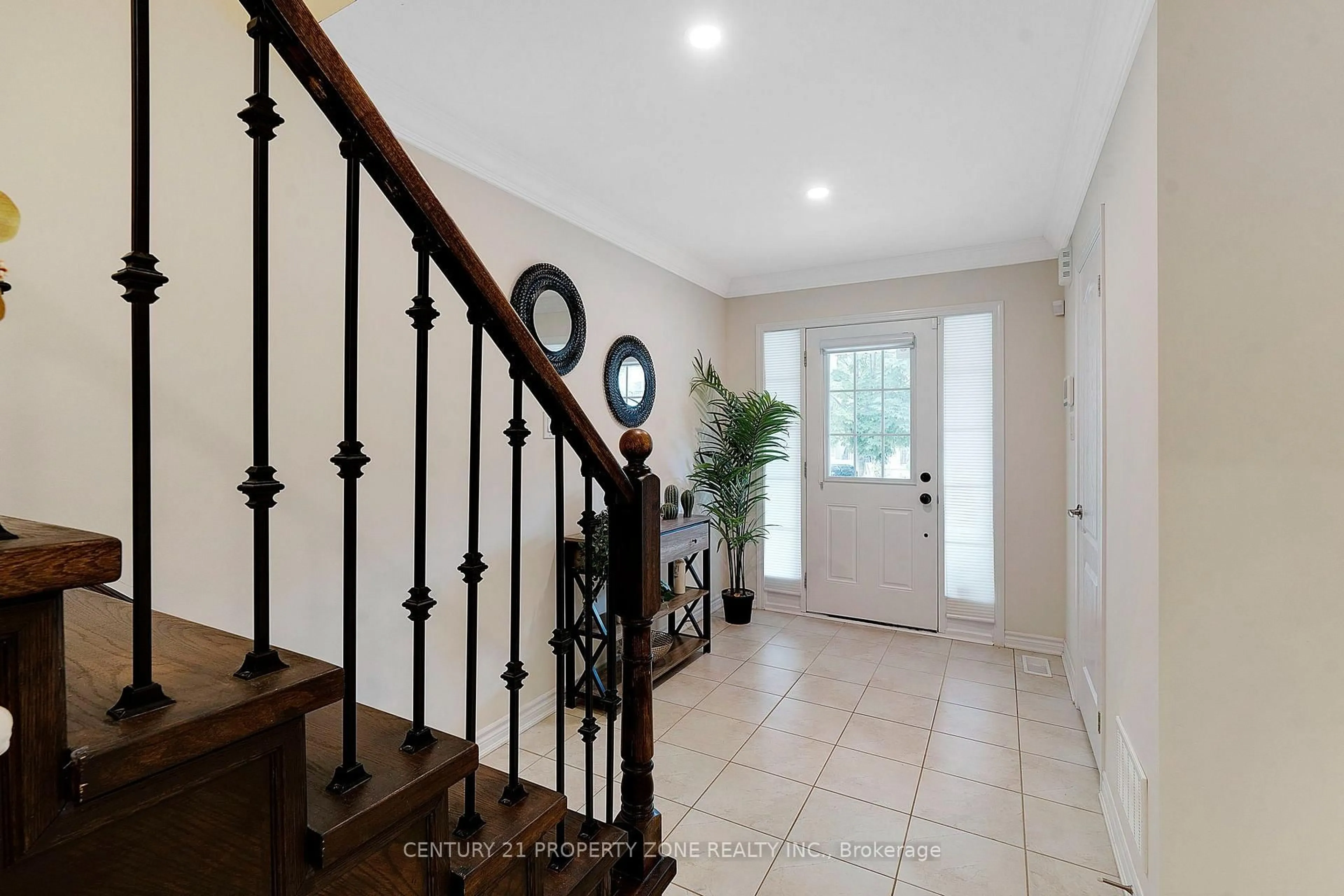 Indoor entryway for 12 Lothbury Dr, Brampton Ontario L7A 4G7