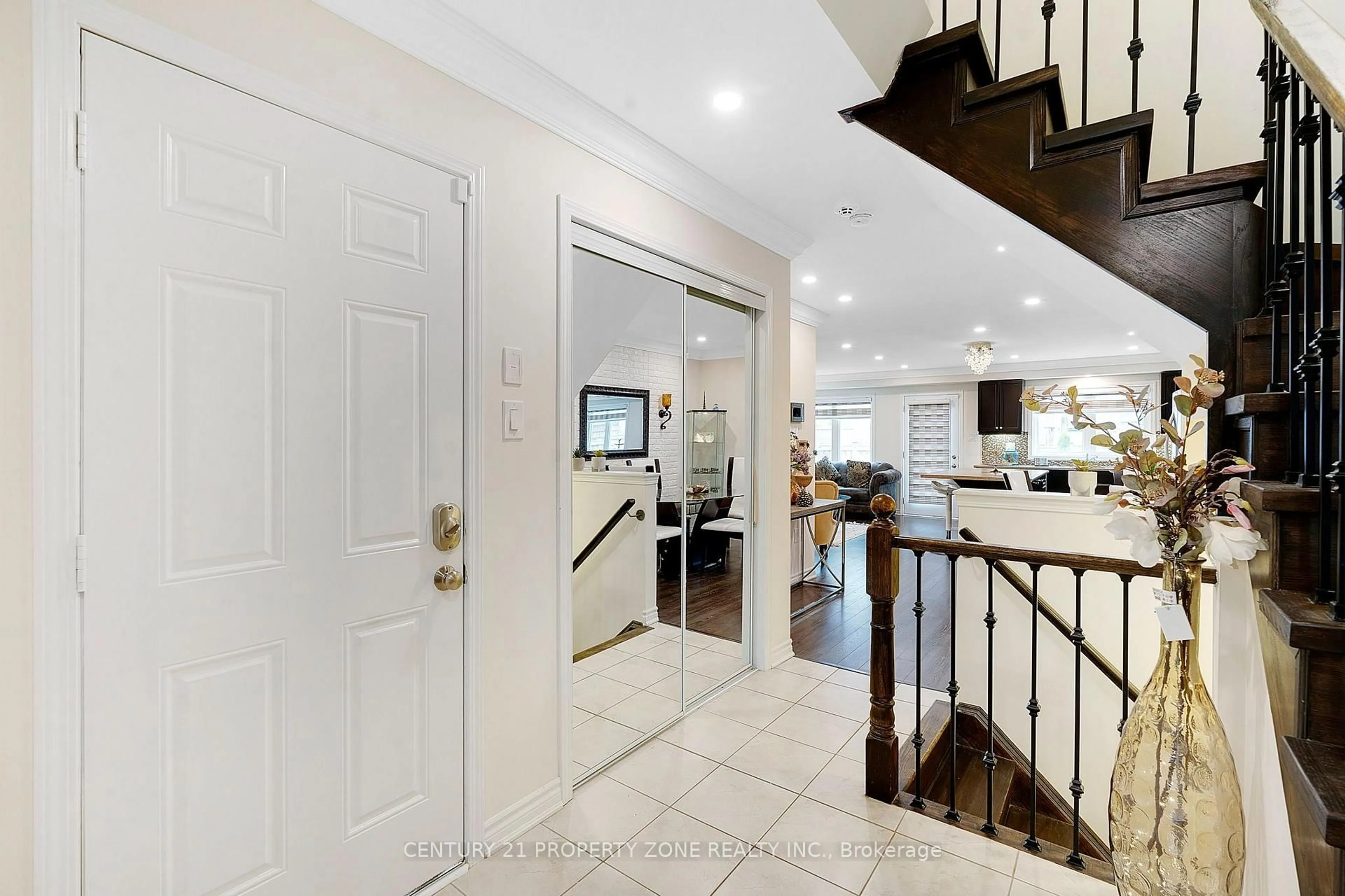Indoor foyer for 12 Lothbury Dr, Brampton Ontario L7A 4G7