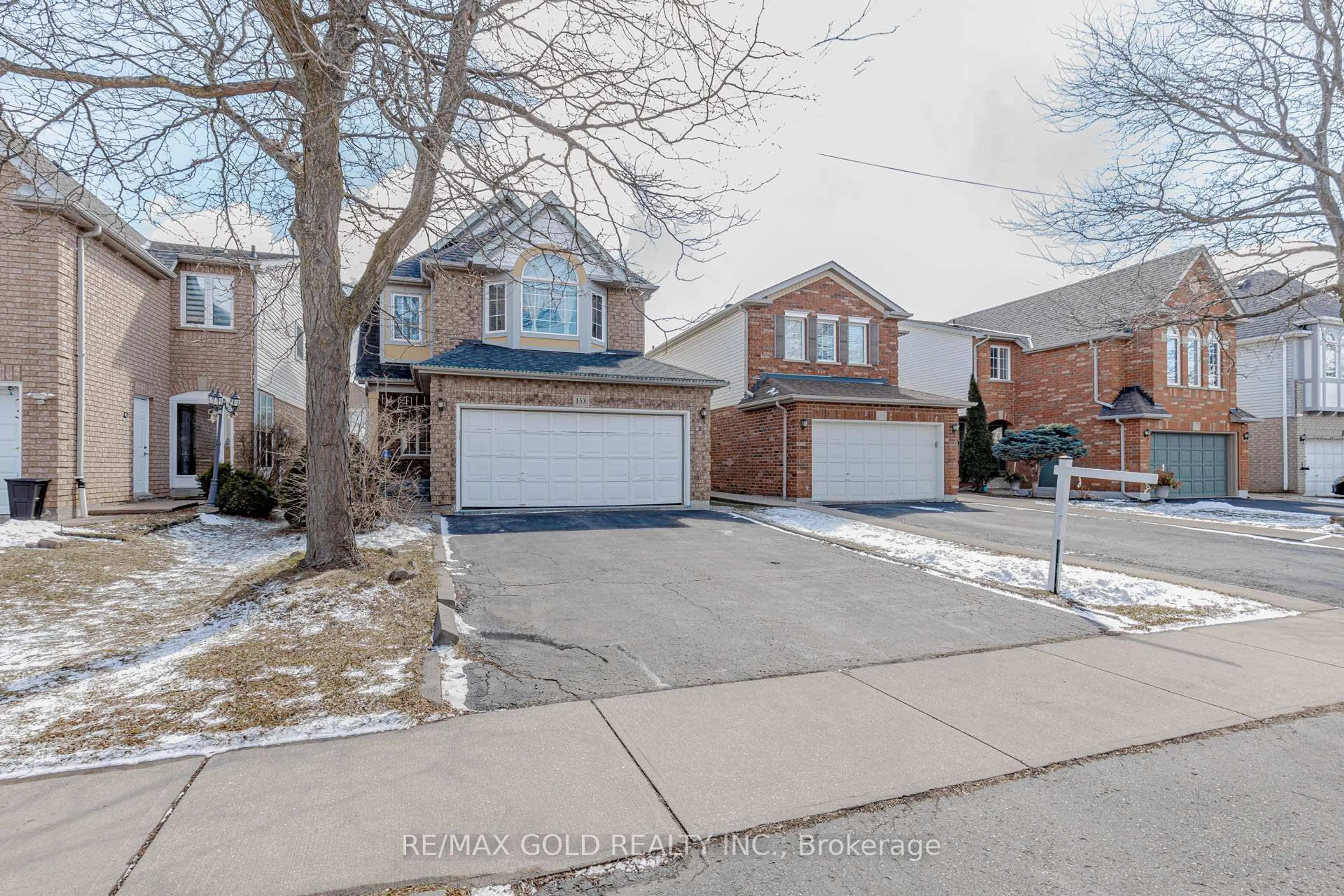 A pic from outside/outdoor area/front of a property/back of a property/a pic from drone, street for 153 Cordgrass Cres, Brampton Ontario L6R 2A1