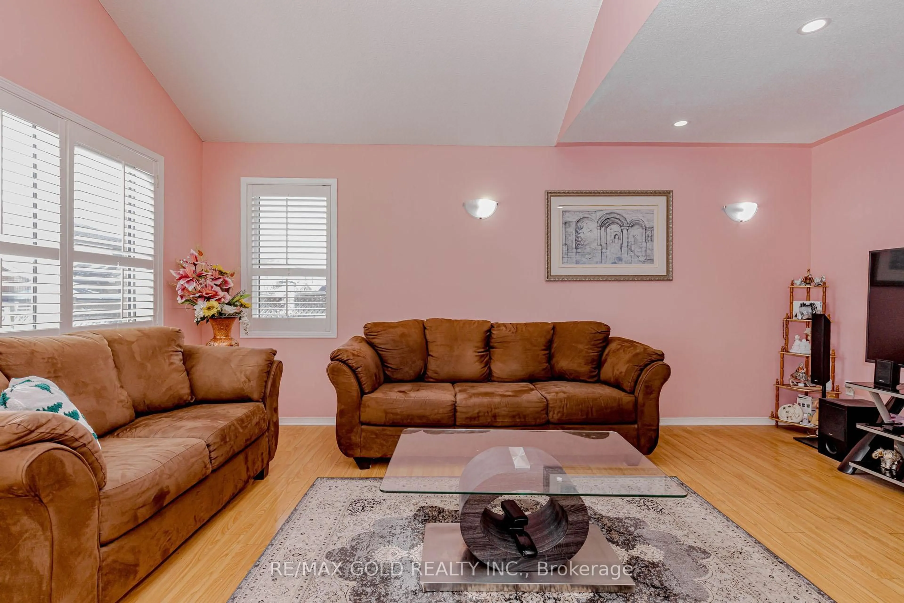 Living room with furniture, unknown for 153 Cordgrass Cres, Brampton Ontario L6R 2A1
