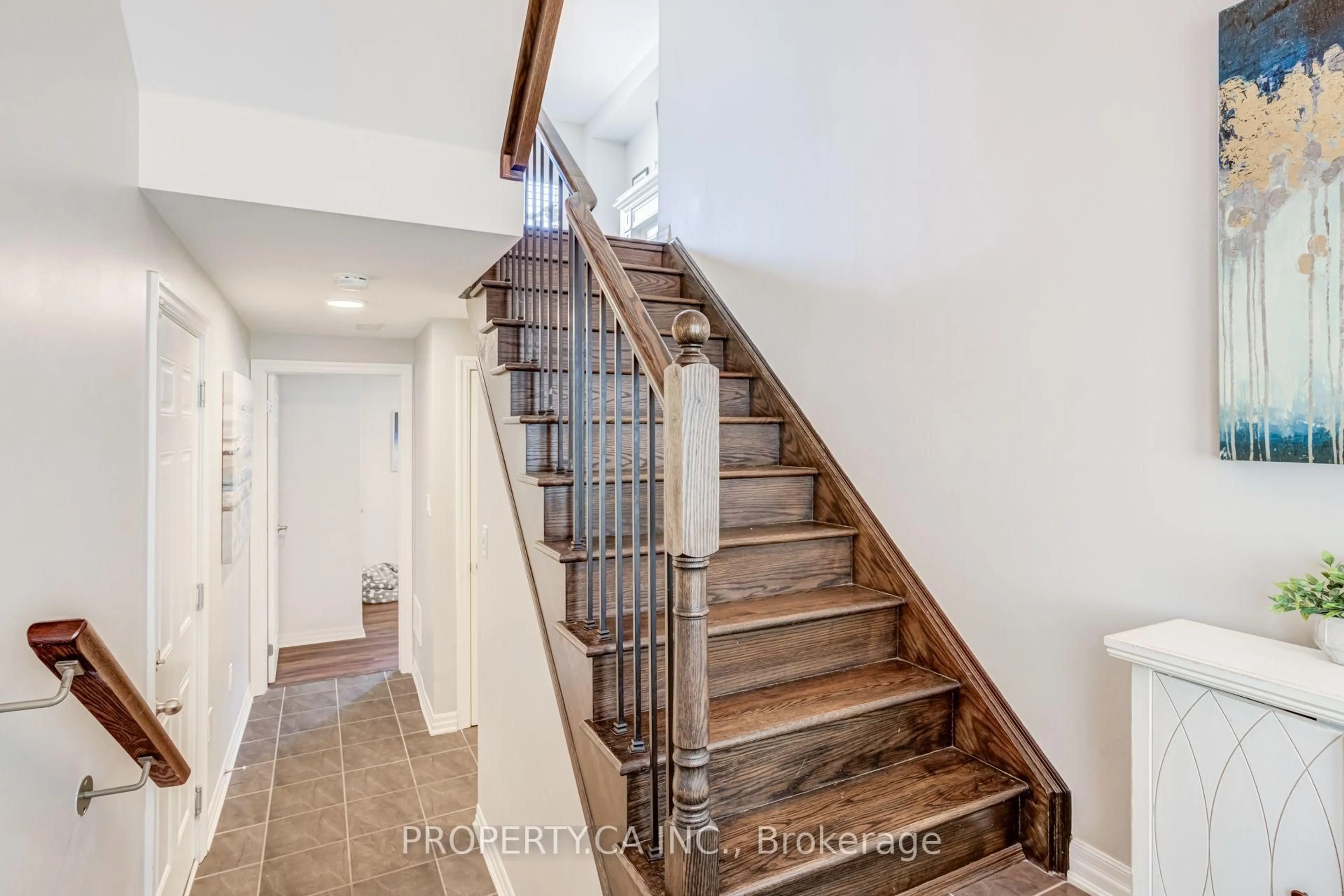 Stairs for 1226 Azinger Lane, Mississauga Ontario L5E 0A7