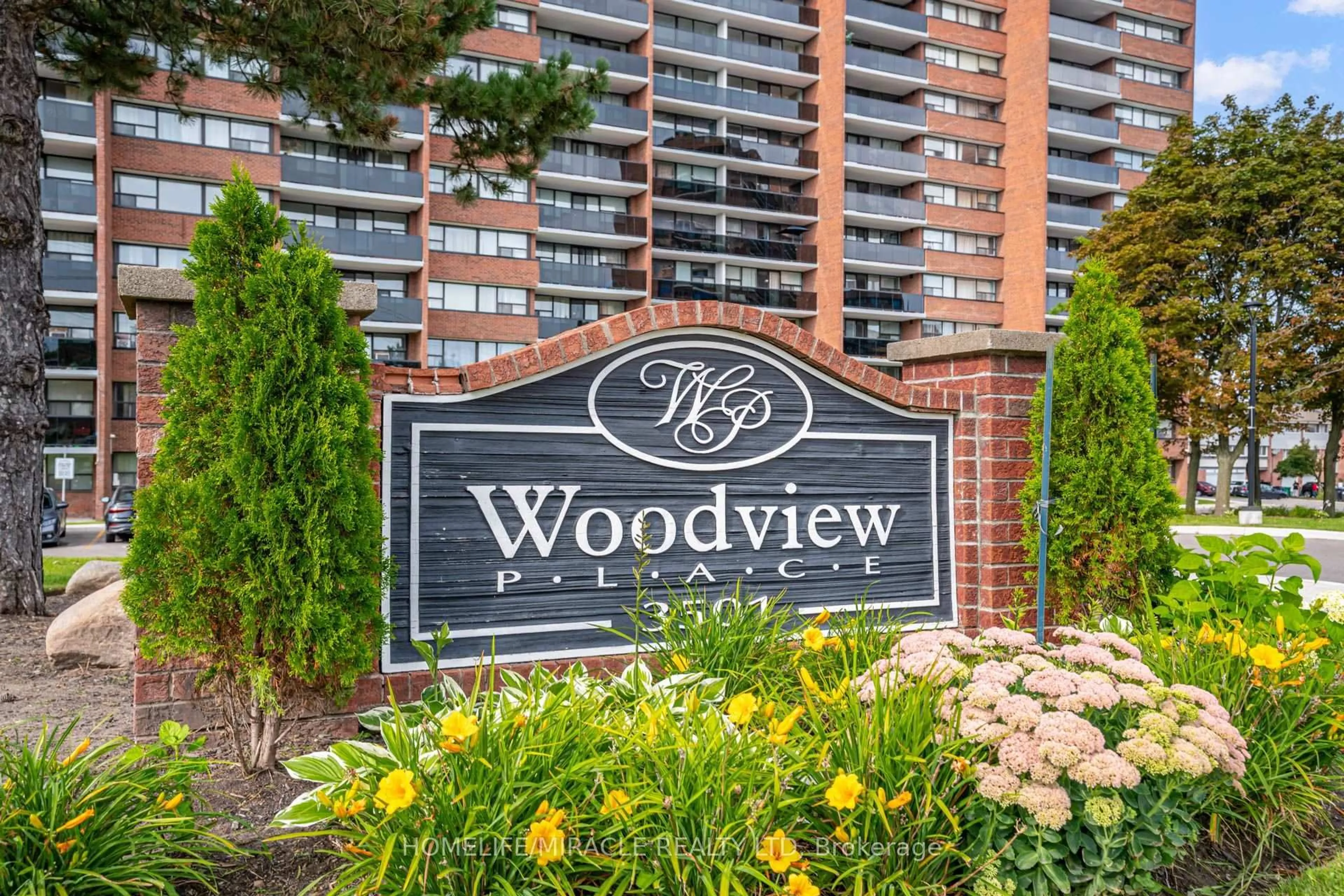Indoor foyer for 3501 Glen Erin Dr #302, Mississauga Ontario L5L 2E9