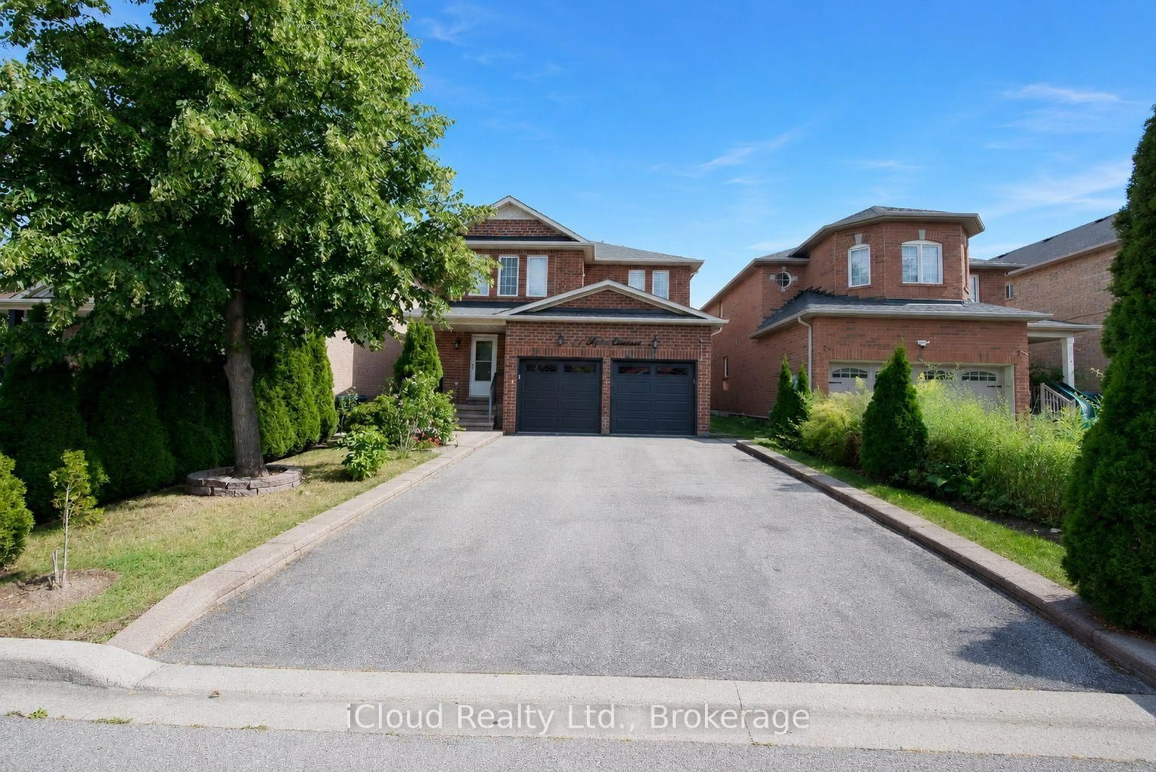 A pic from outside/outdoor area/front of a property/back of a property/a pic from drone, street for 71 Tufton Cres, Brampton Ontario L7A 3J2