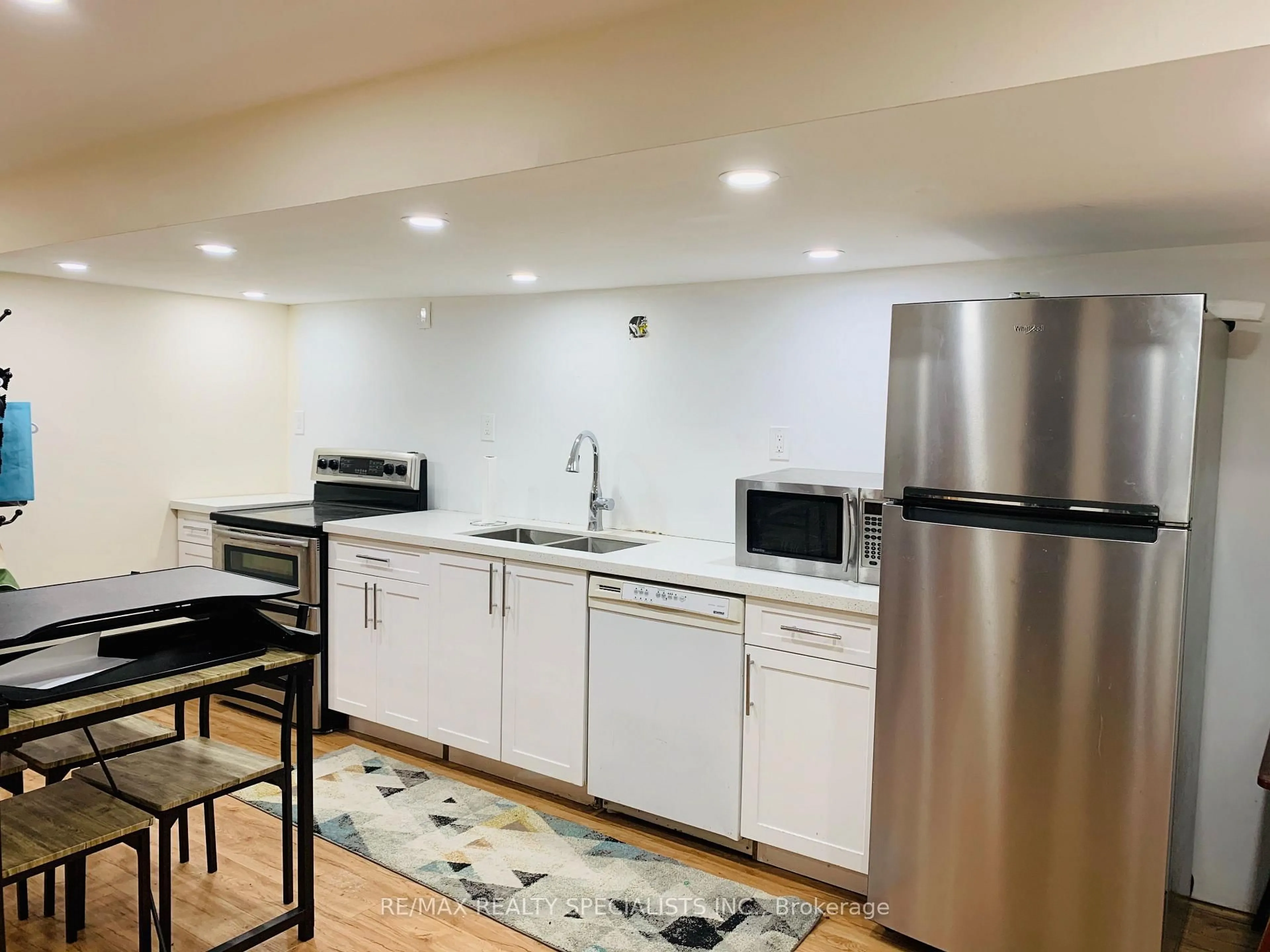 Unknown for 2849 Oslo Cres, Mississauga Ontario L5N 1Z8