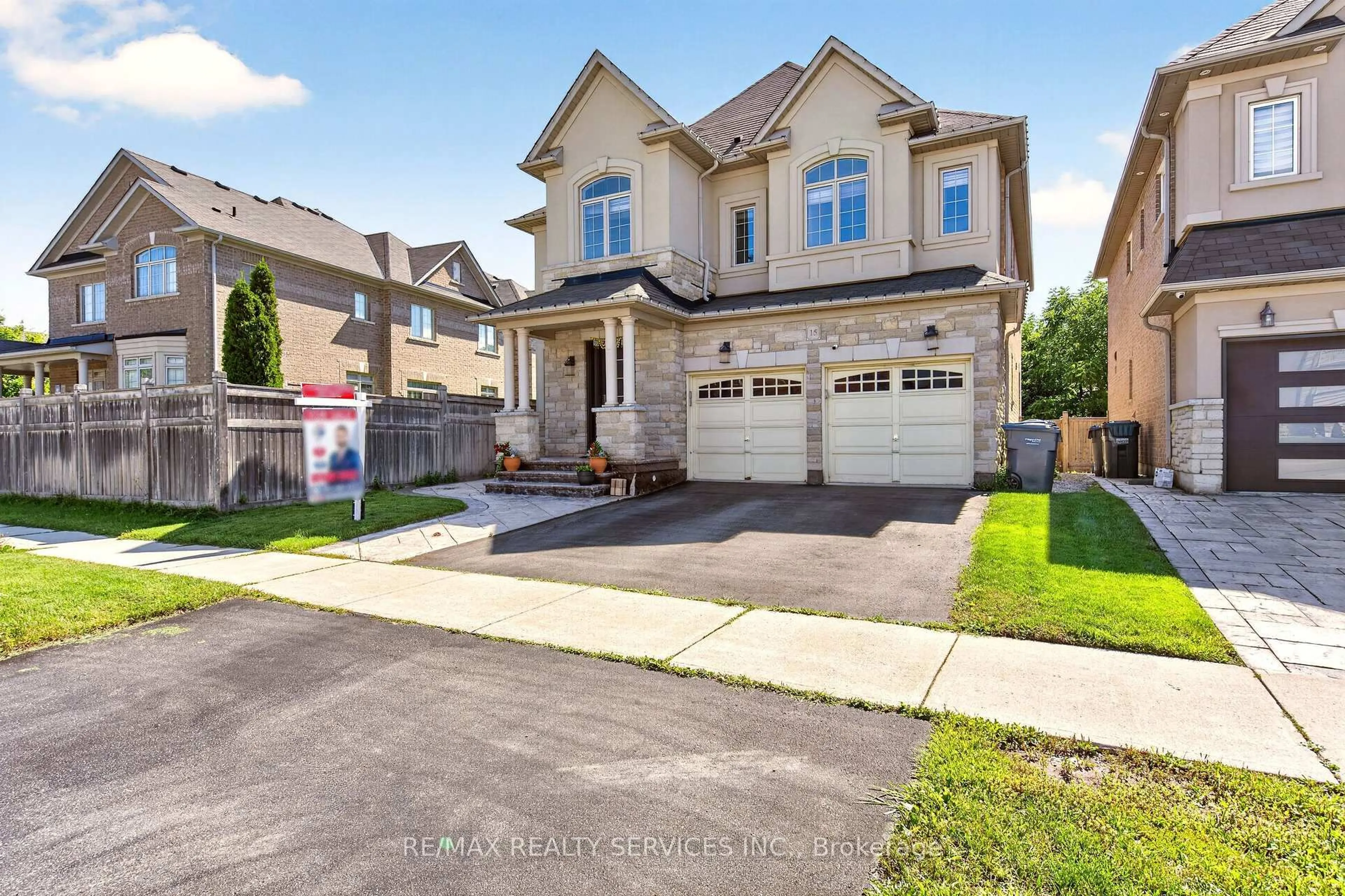 Unknown for 15 Bonnie Braes Dr, Brampton Ontario L6Y 0X5