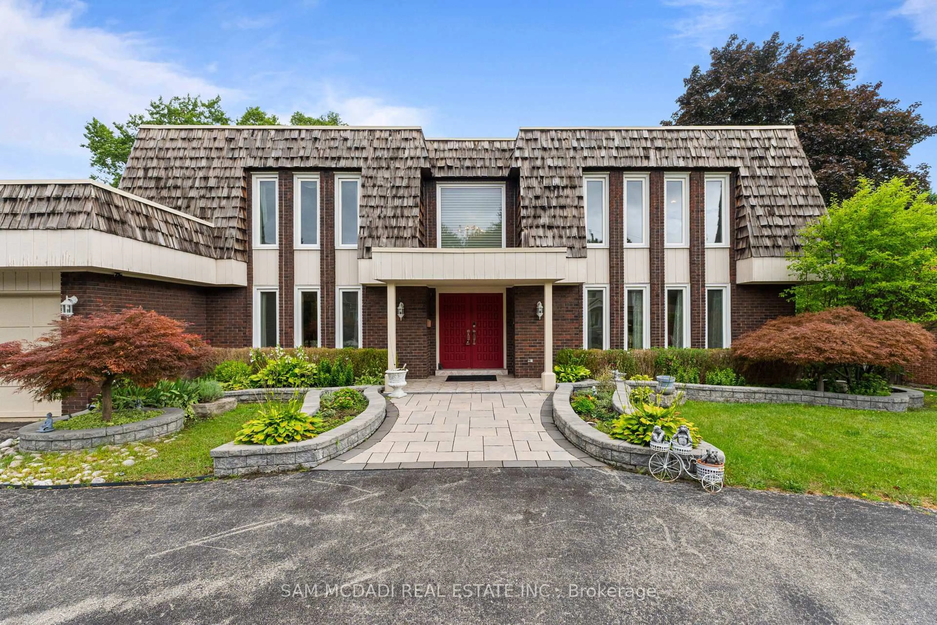 Home with brick exterior material, unknown for 2145 Oneida Cres, Mississauga Ontario L5C 1V7