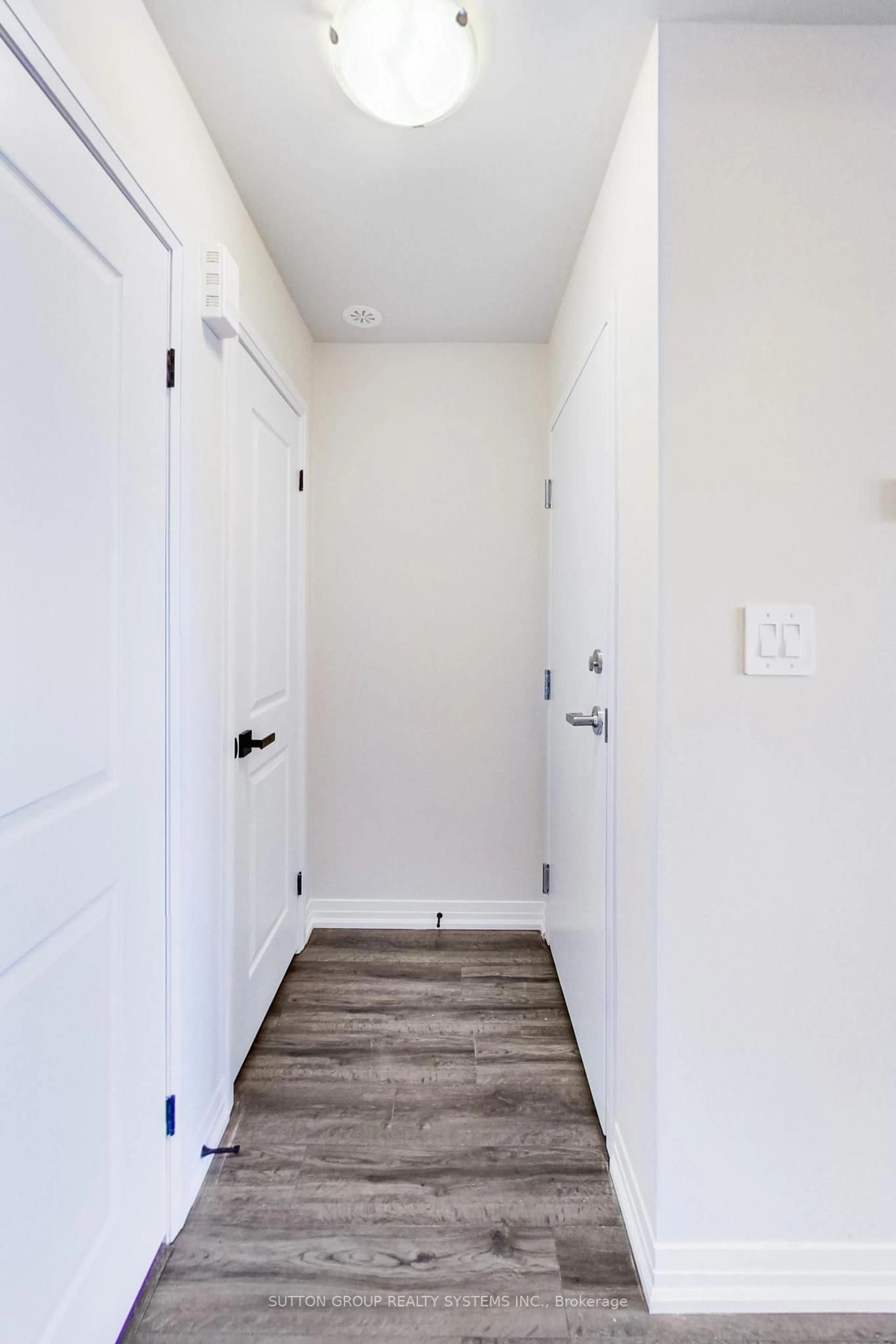 Indoor entryway for 1585 Rose Way #114, Milton Ontario L9E 0J2