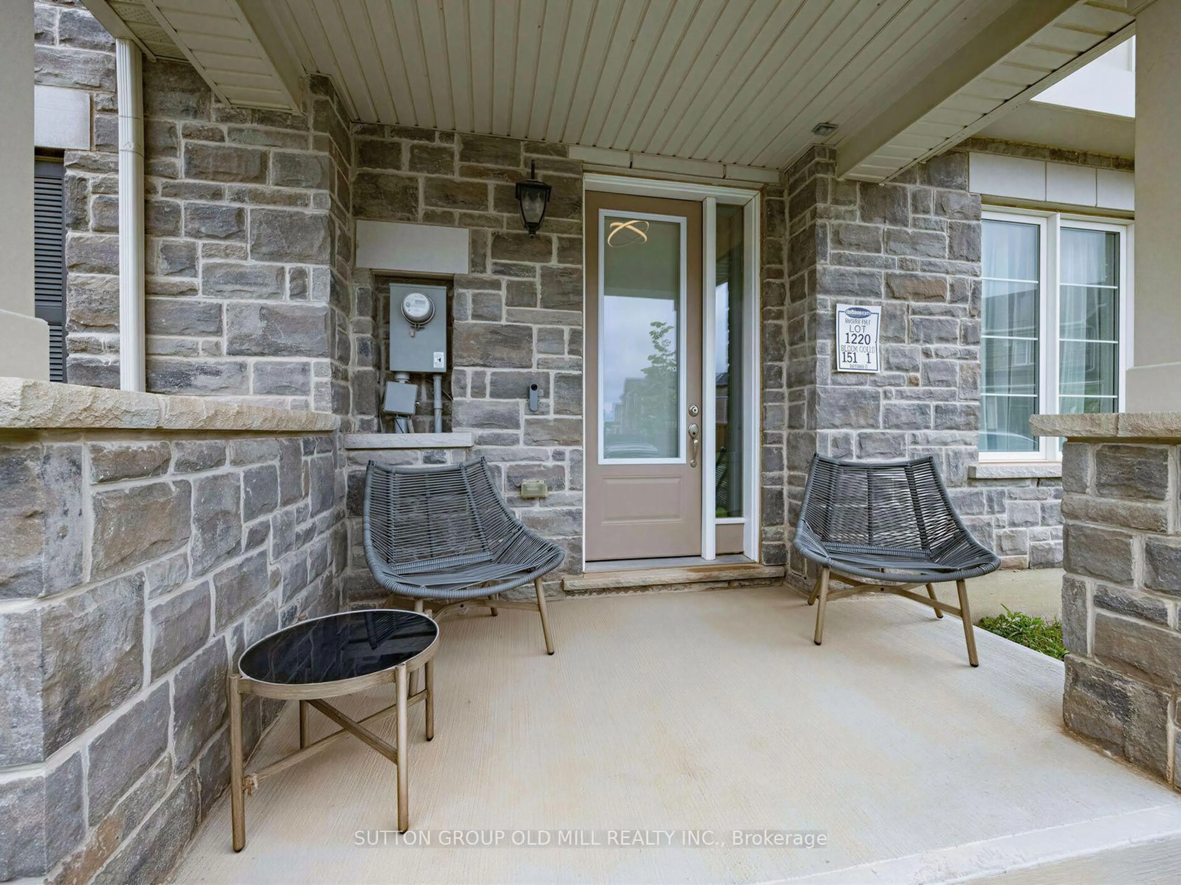 Indoor entryway for 1537 Moira Cres, Milton Ontario L9E 1Y1