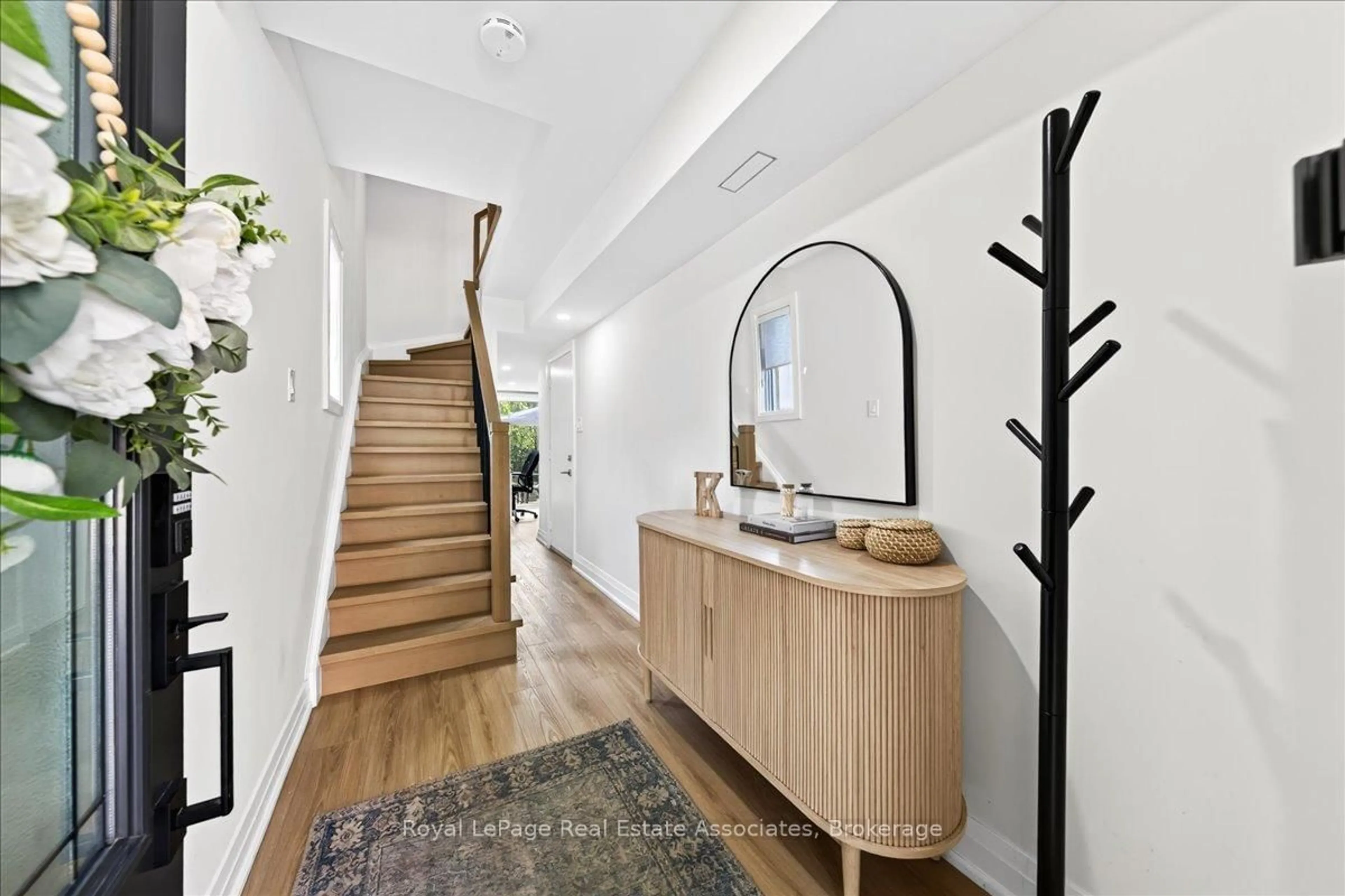 Indoor entryway for 2300 Brays Lane #37, Oakville Ontario L6M 3J9