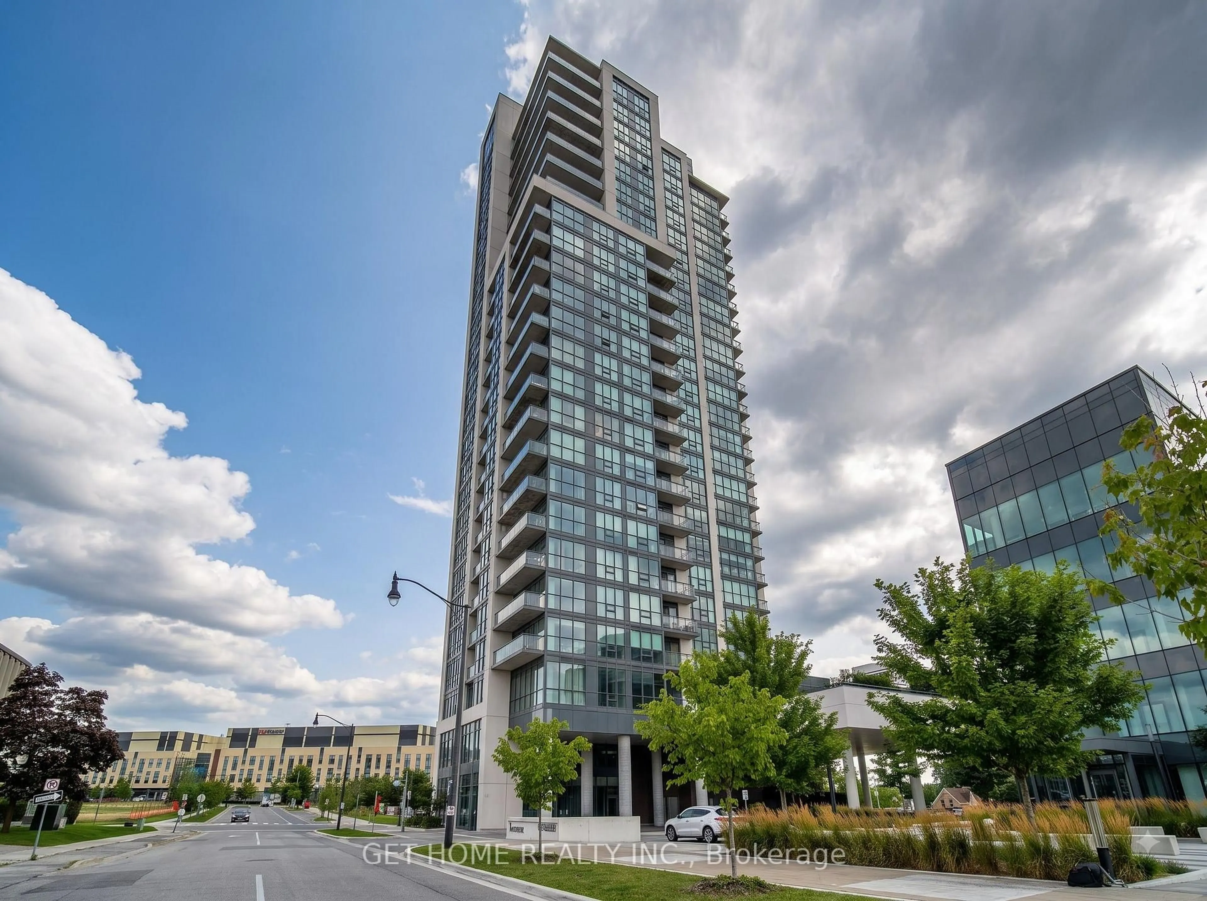 Indoor foyer for 15 Lynch St #2104, Brampton Ontario L6W 2Z8