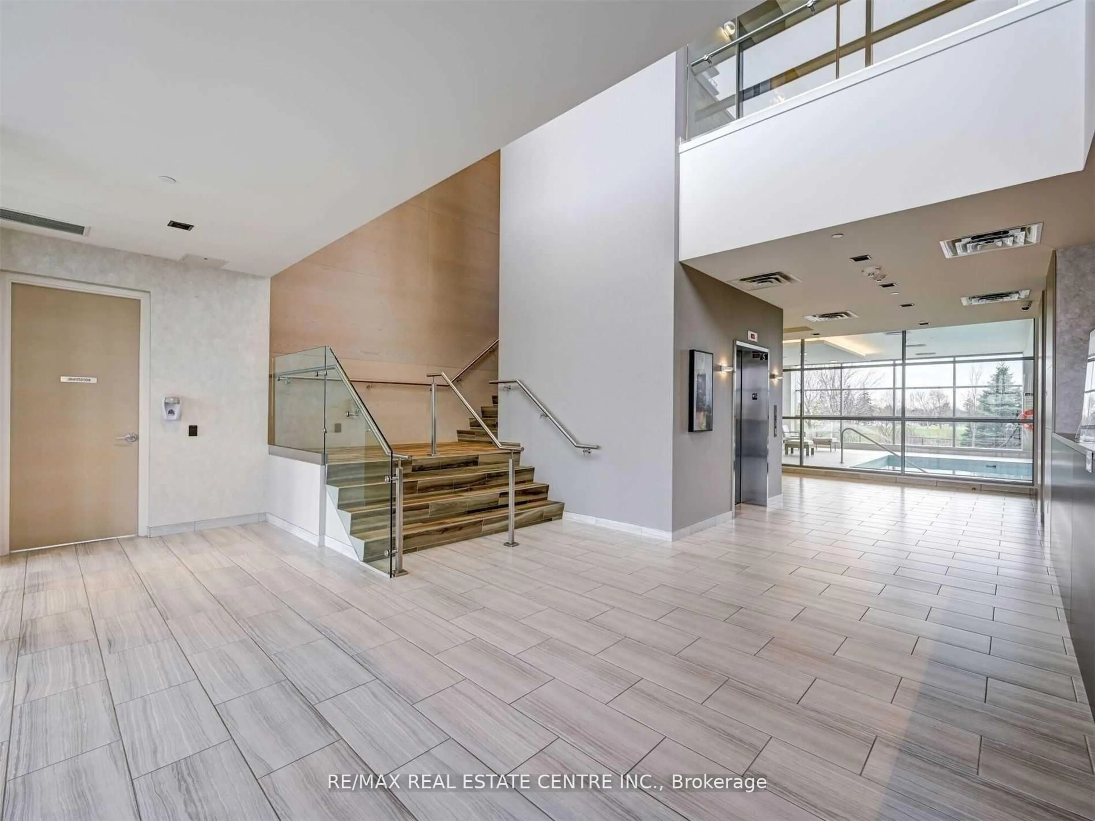 Indoor foyer for 4655 Glen Erin Dr #1009, Mississauga Ontario L5M 0Z1
