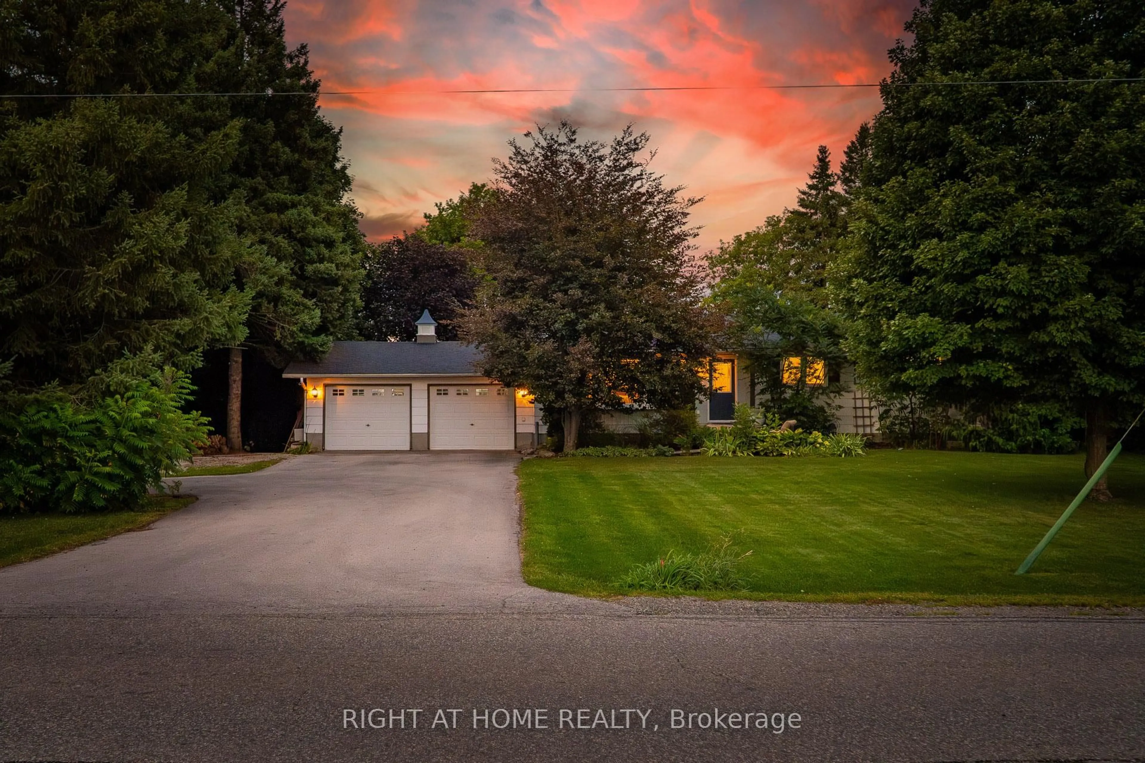 A pic from outside/outdoor area/front of a property/back of a property/a pic from drone, street for 11749 Tenth Line, Halton Hills Ontario L7G 4S7