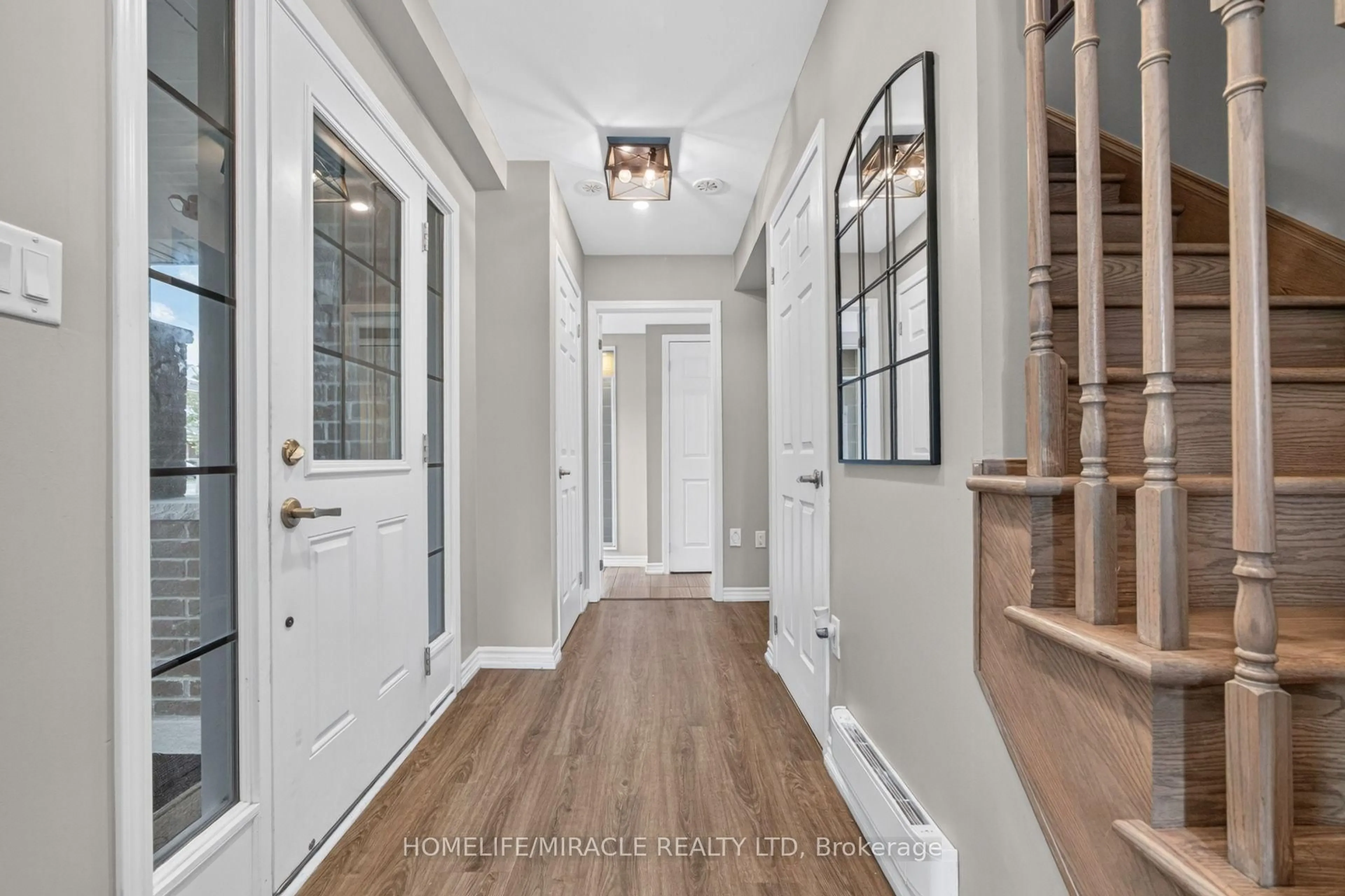 Indoor entryway for 517 Allport Gate, Milton Ontario L9T 9J2