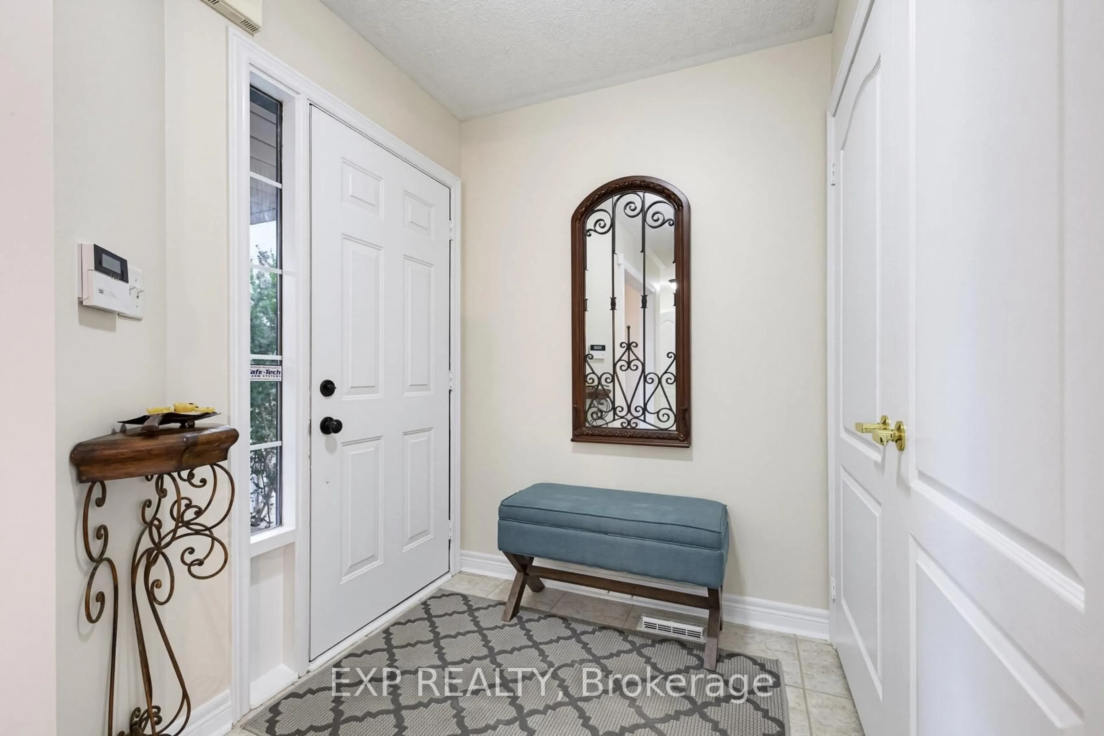 Indoor entryway for 156 Cedargrove Rd, Caledon Ontario L7E 2X6