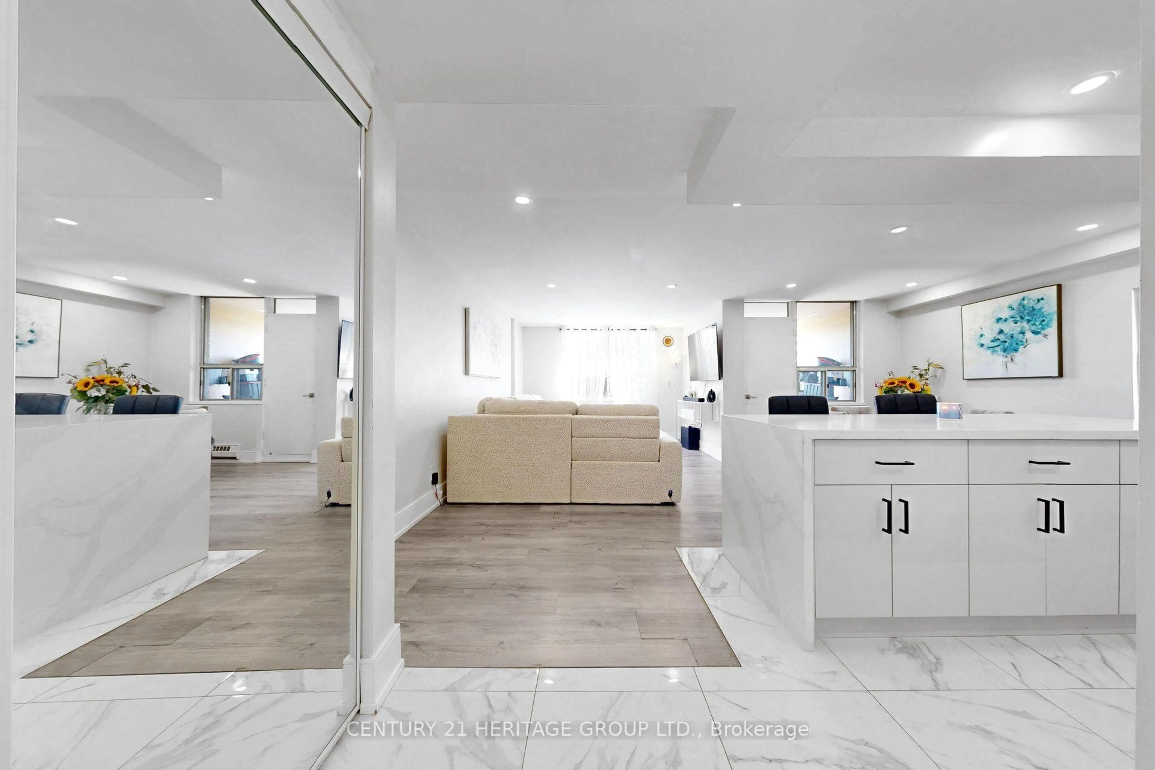 Unknown for 2835 Islington Ave #206, Toronto Ontario M9L 2K2