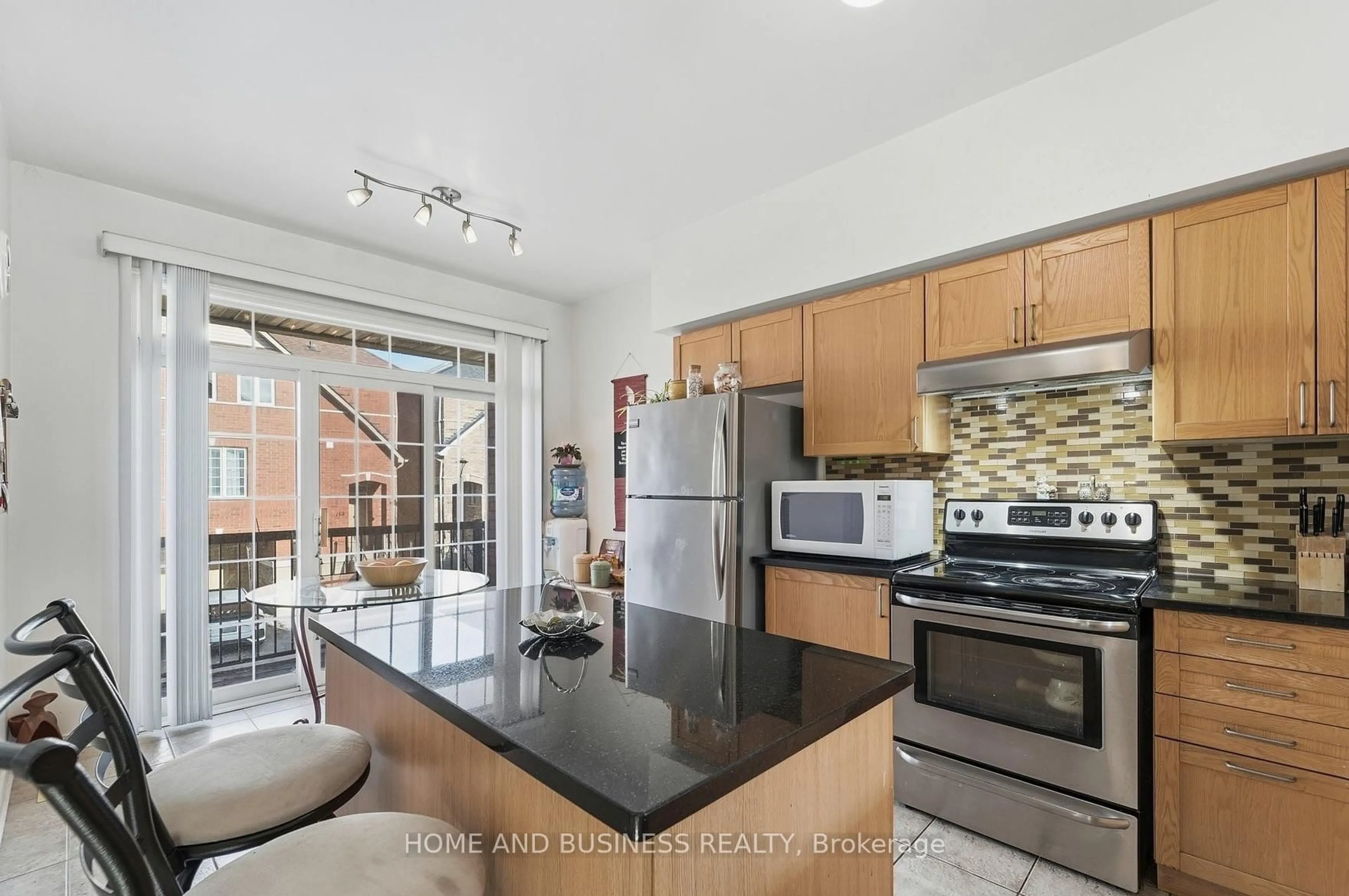 Open concept kitchen, ceramic/tile floor for 7155 Magistrate Terr #154, Mississauga Ontario L5W 1Y9