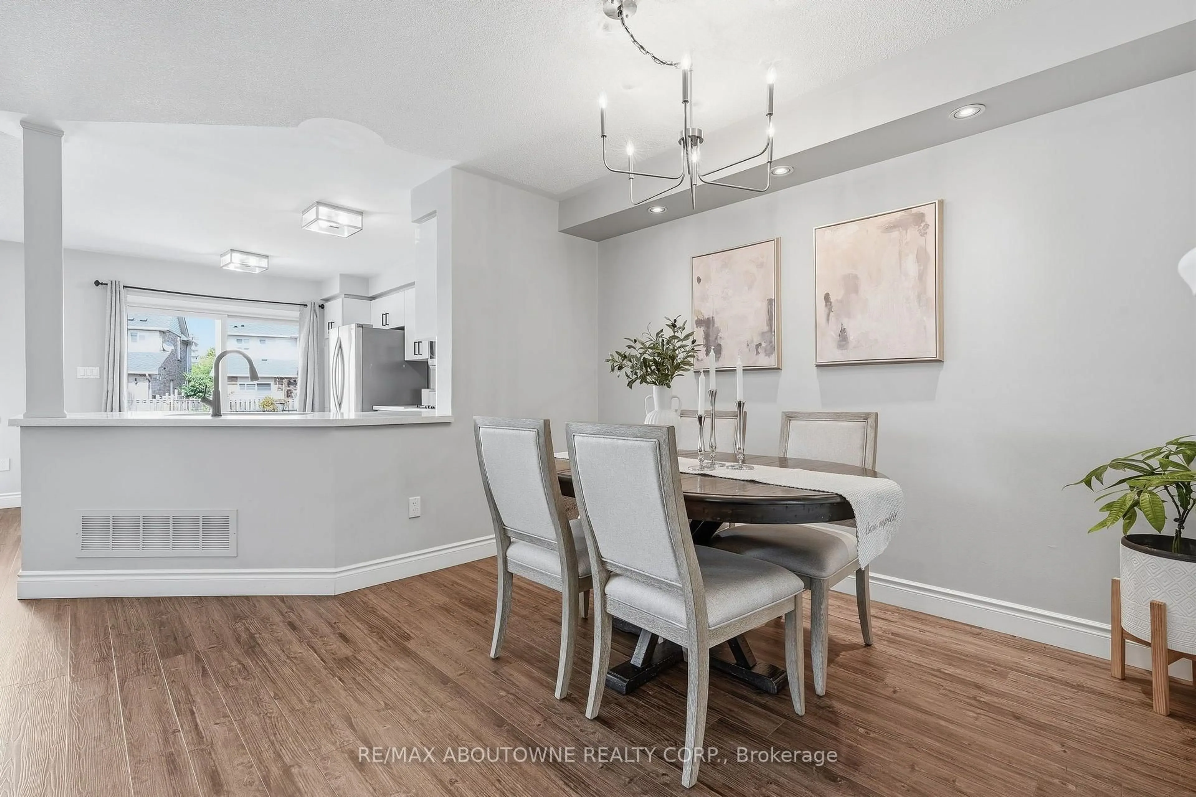 Dining room, unknown for 2469 Springforest Dr, Oakville Ontario L6M 0A2