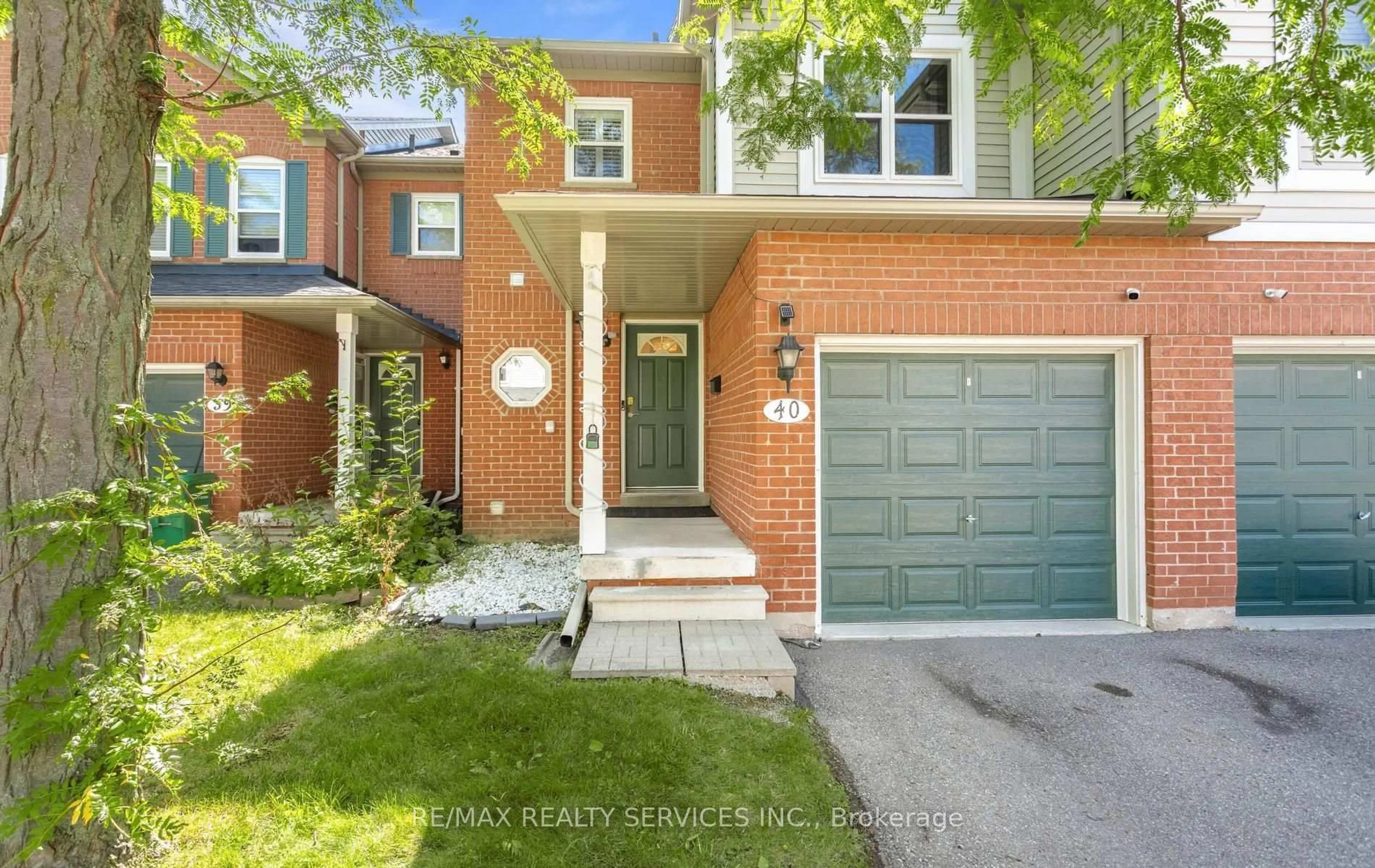 Home with brick exterior material, street for 5659 Glen Erin Dr #40, Mississauga Ontario L5M 5P2