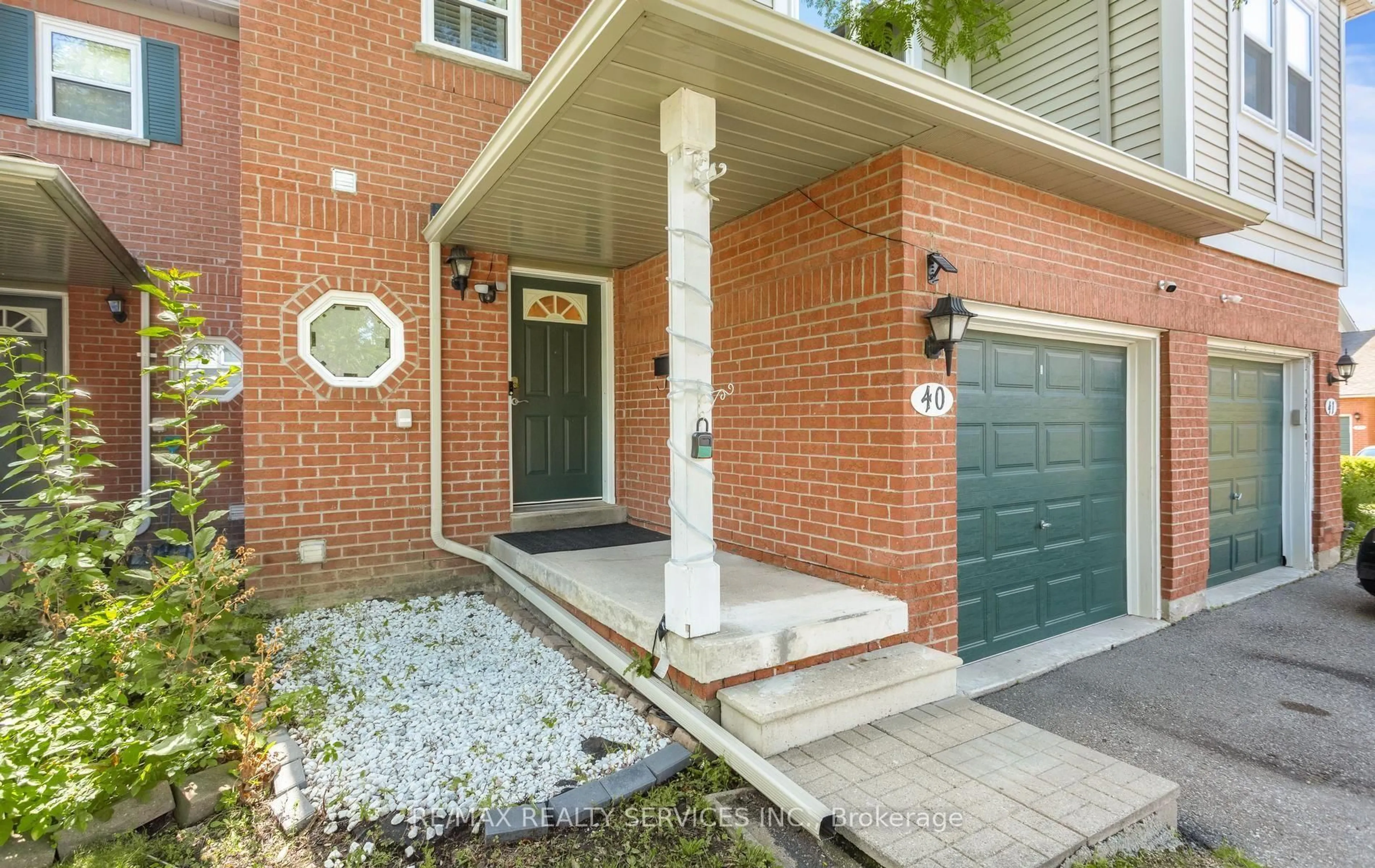 Home with brick exterior material, street for 5659 Glen Erin Dr #40, Mississauga Ontario L5M 5P2