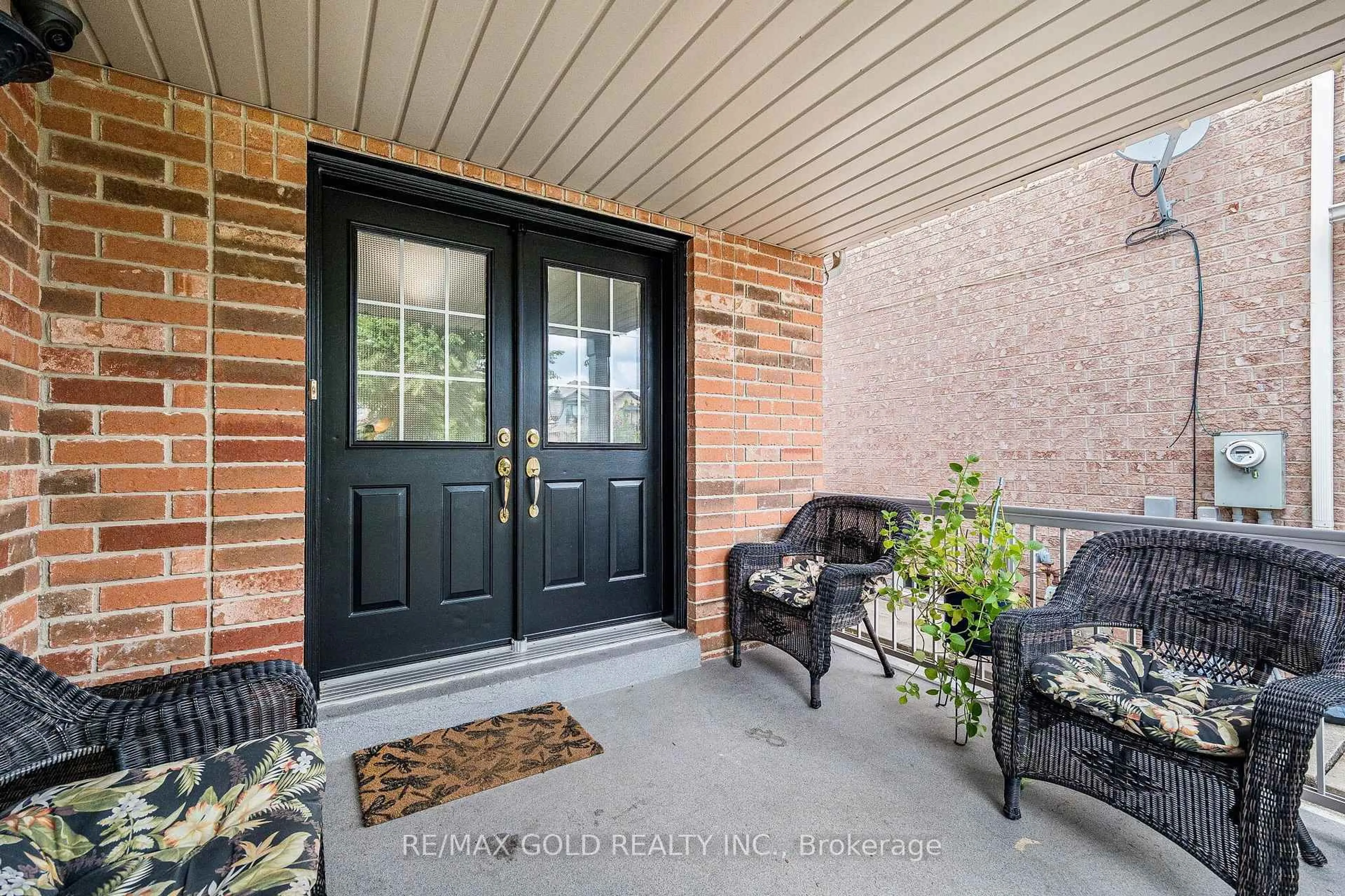 Indoor entryway for 128 Luella Cres, Brampton Ontario L7A 3H5