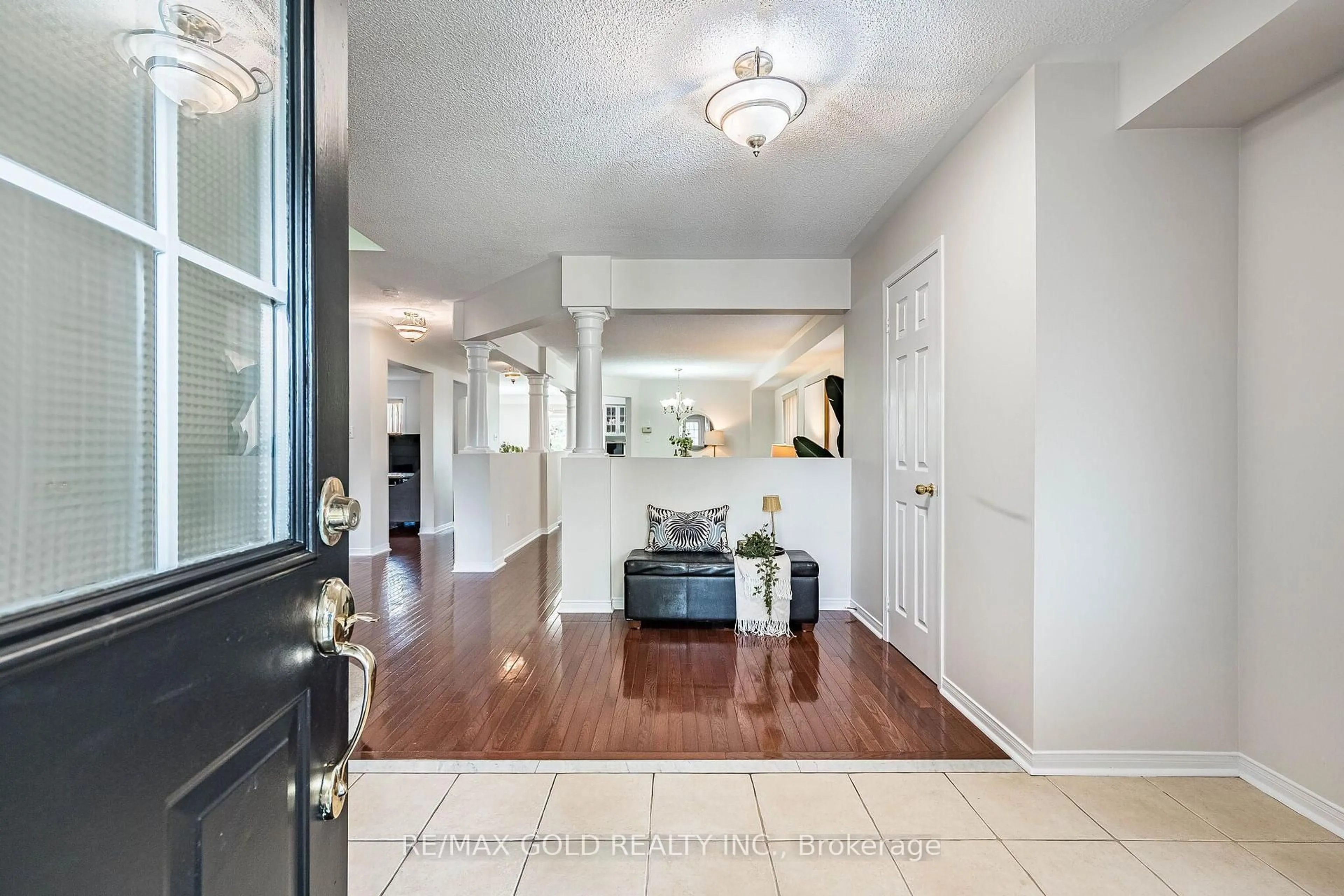 Indoor entryway for 128 Luella Cres, Brampton Ontario L7A 3H5