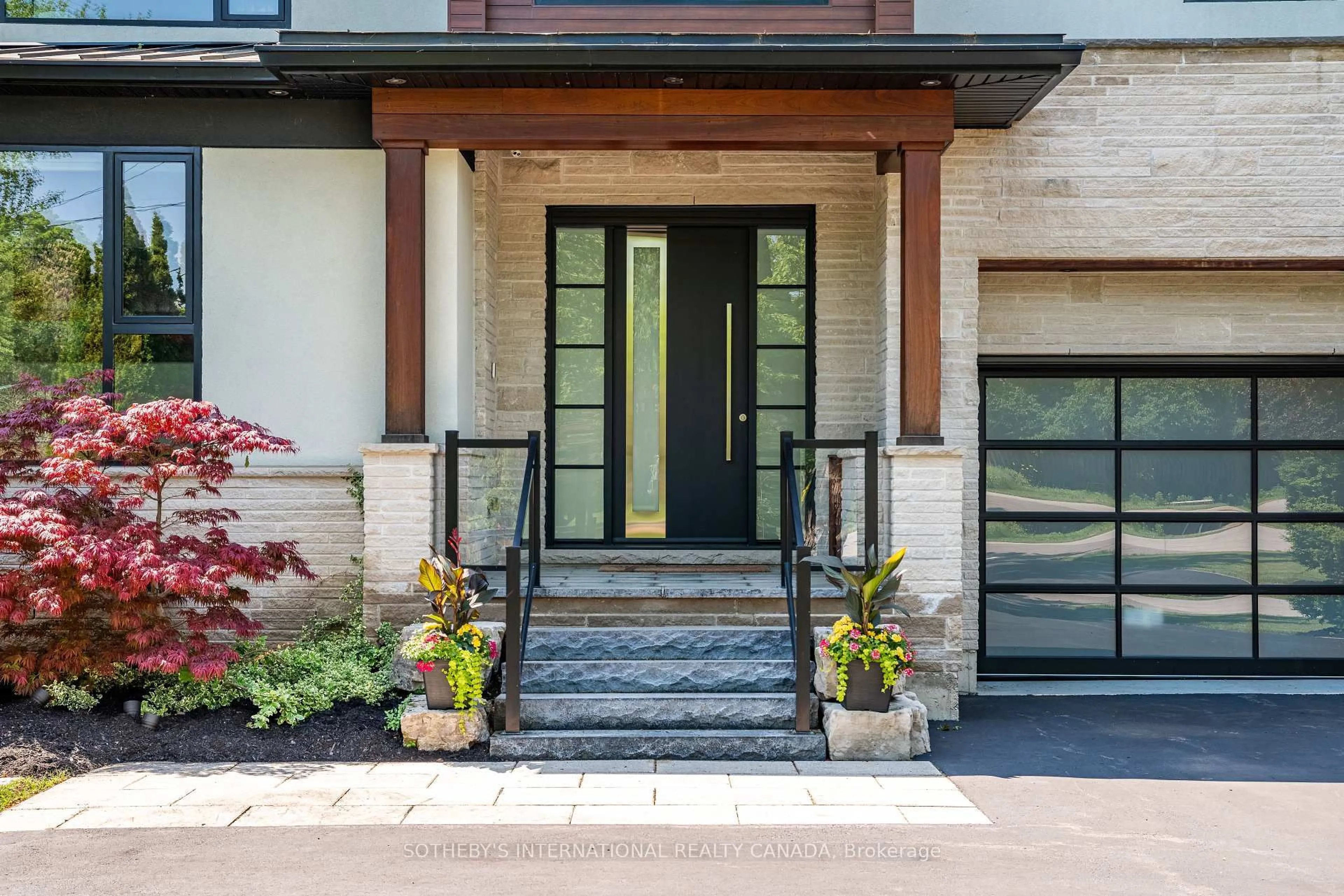 Indoor entryway for 1388 Acton Cres, Oakville Ontario L6J 2S5