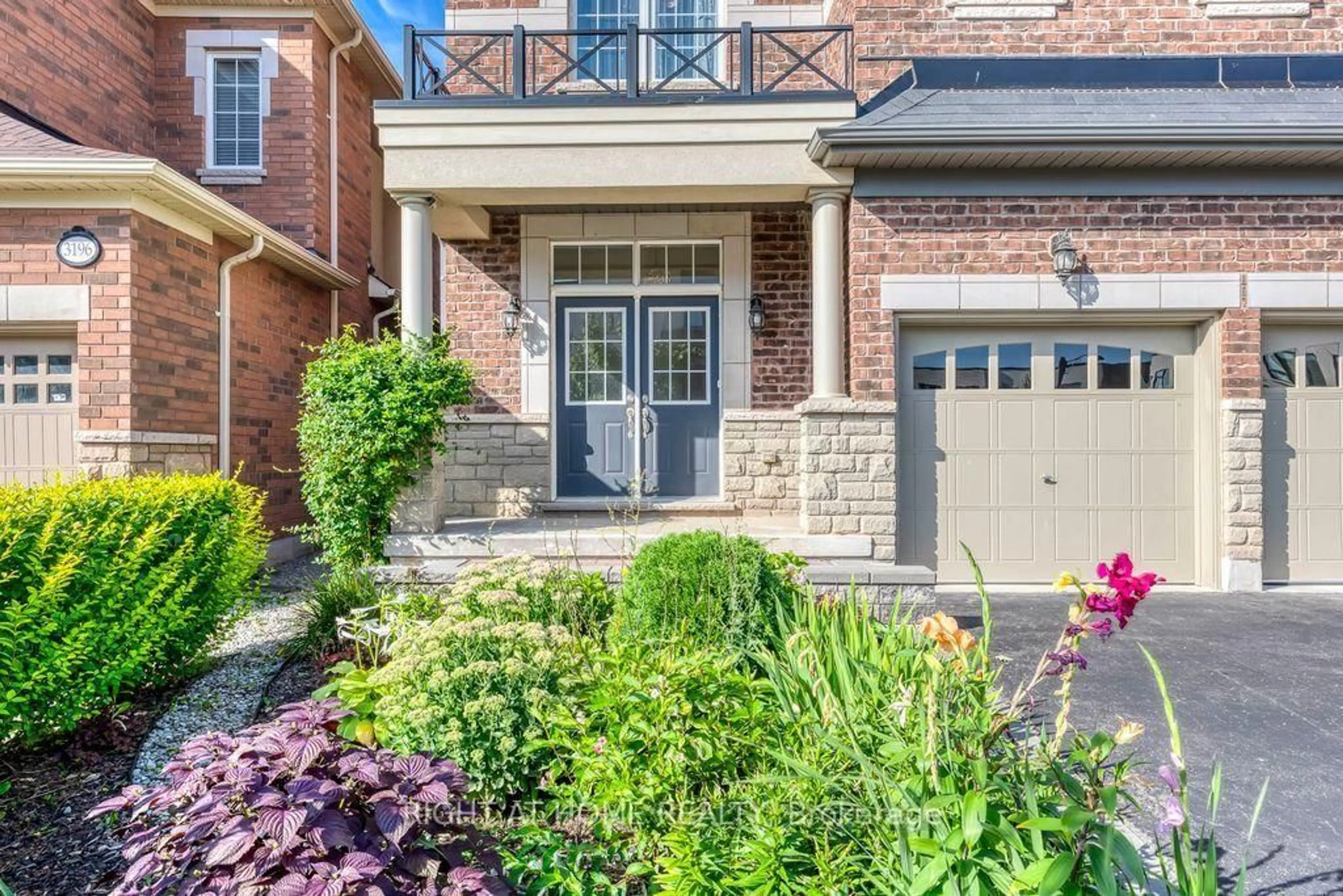 Home with brick exterior material, street for 3200 Ernest Appelbe Blvd, Oakville Ontario L6H 0N7