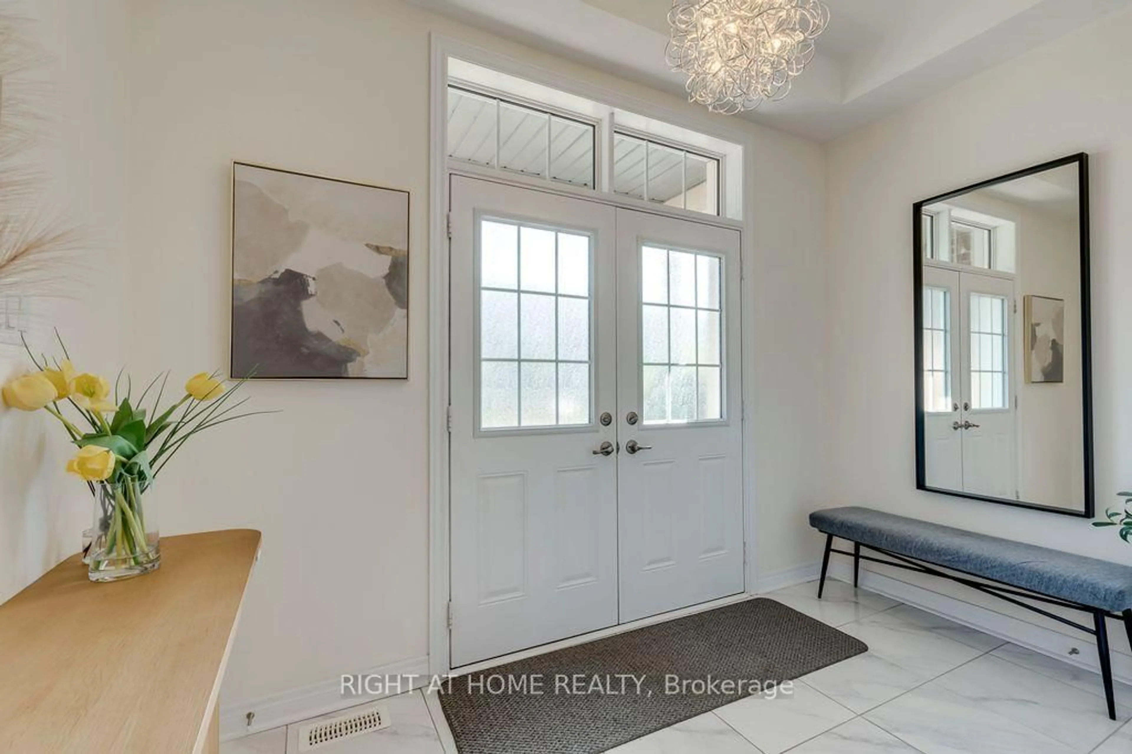 Indoor entryway for 3200 Ernest Appelbe Blvd, Oakville Ontario L6H 0N7