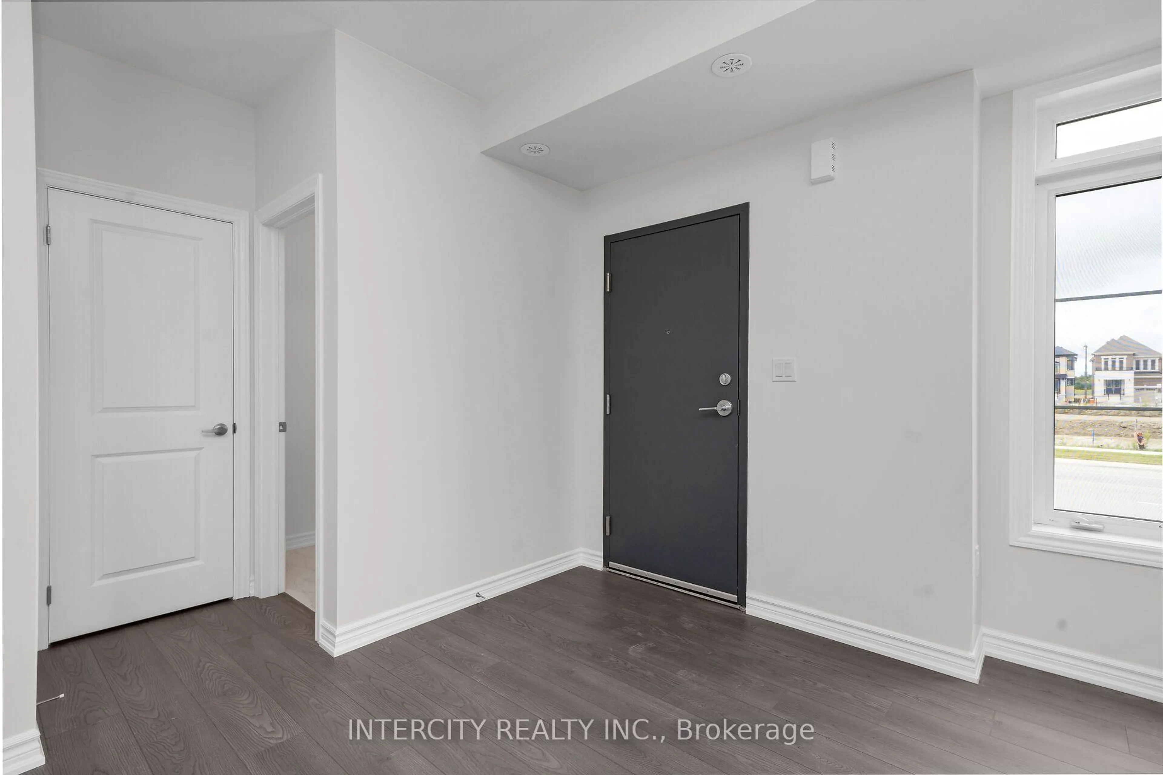 Indoor entryway for 553 Tim Manley Ave #7Z, Caledon Ontario L7C 4L1